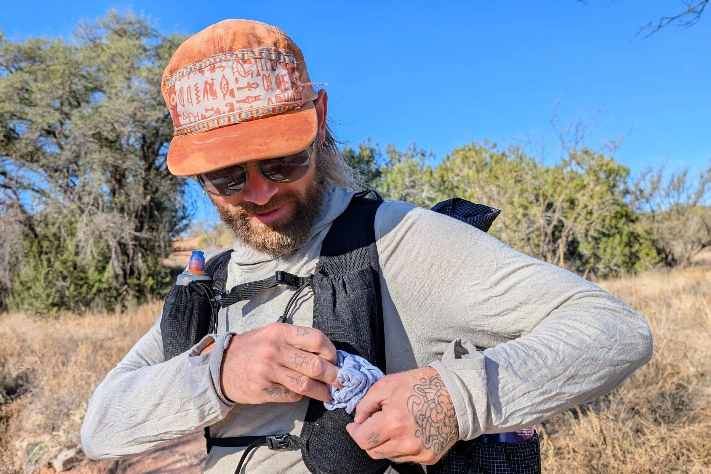 The lower pocket on the shoulder strap is ideal for small items you want quick access to.