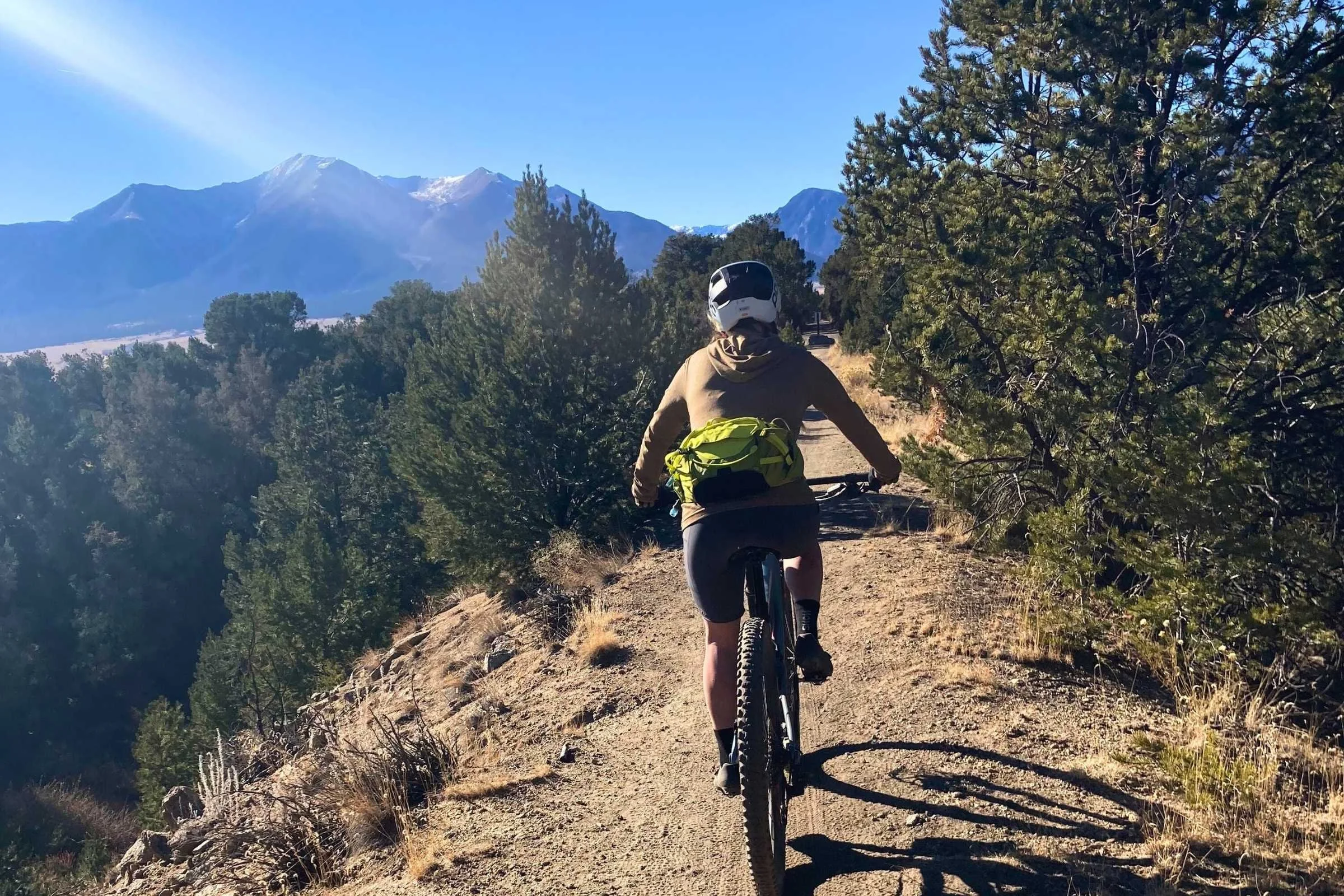 We tested the best mountain bike hip packs and lumbar packs on rides from 5 mile hot laps to 50 mile all day trips, from fast and flowy trails to technical rooty routes and rock gardens and streams, from summer to fall and spring
