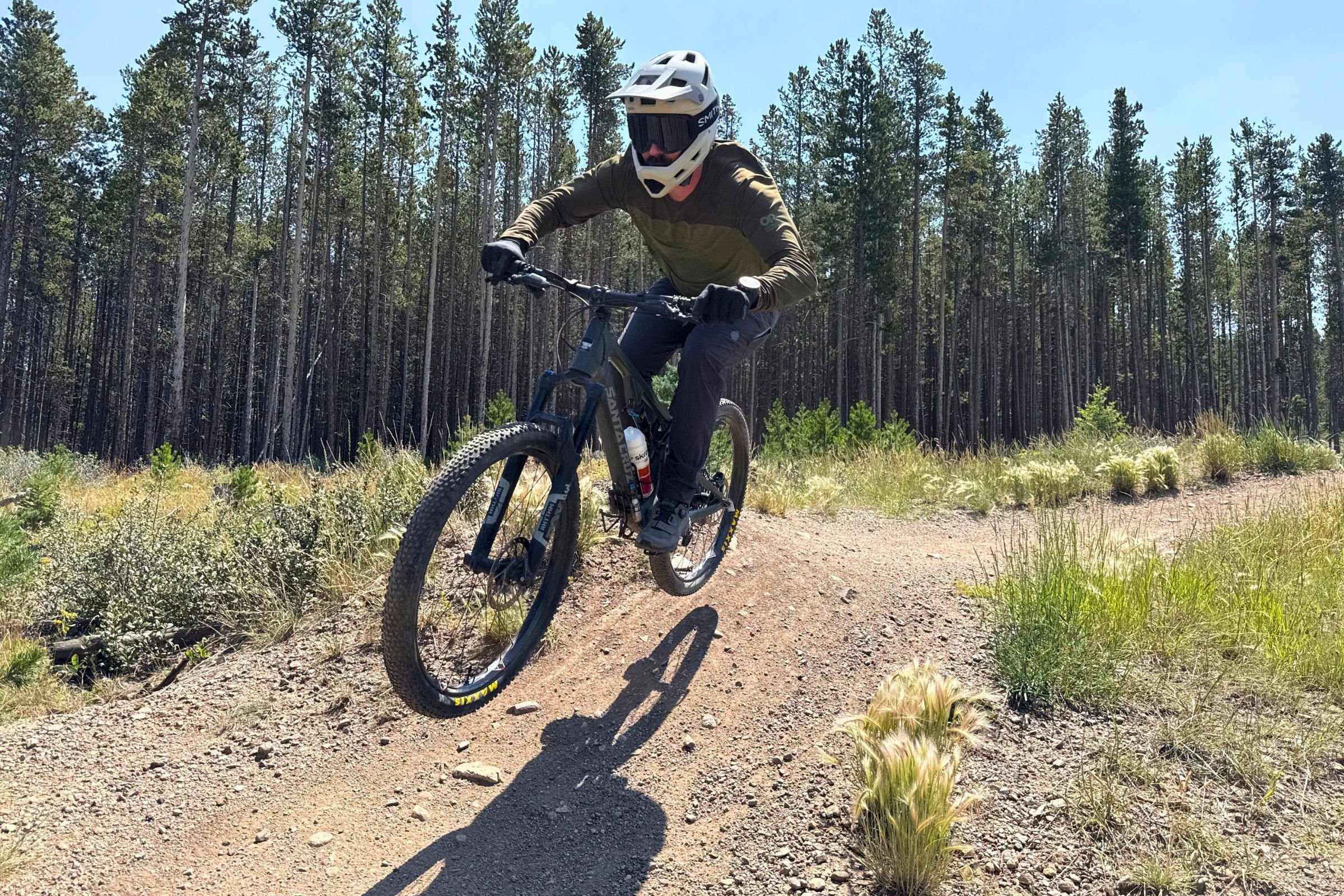 A mountain biker rides along a dirt trail wearing Smith Mainline Mips Helmet.