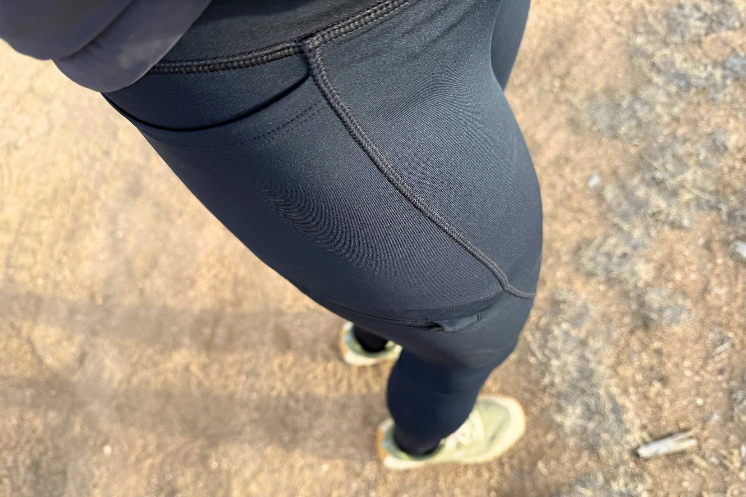 Close up of the Oiselle Pockito thigh pocket