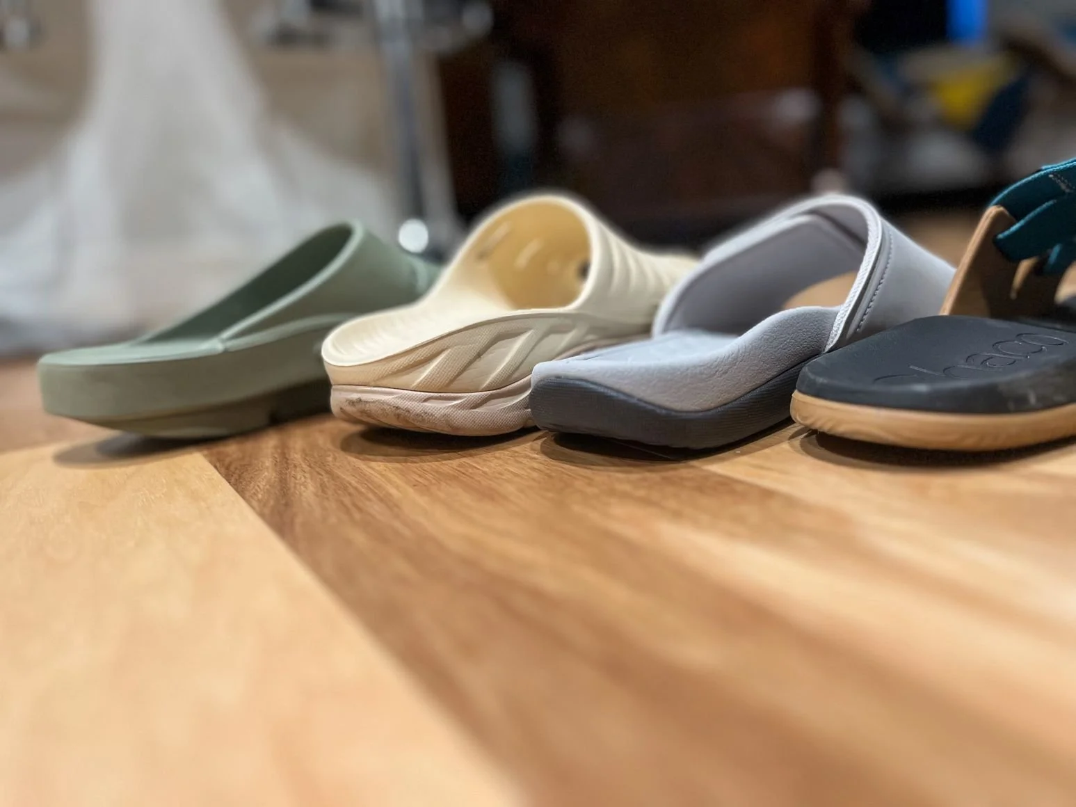 Shoes similar to best sale oofos