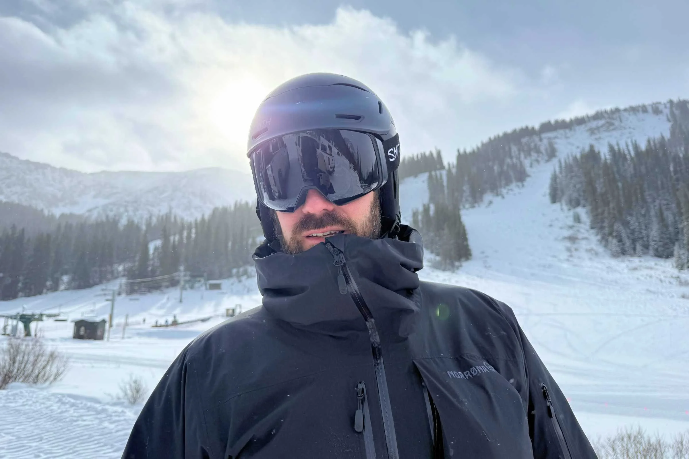 The Norrona lofoten GORE-TEX Insulated jacket has a comfortable collar and storm hood.