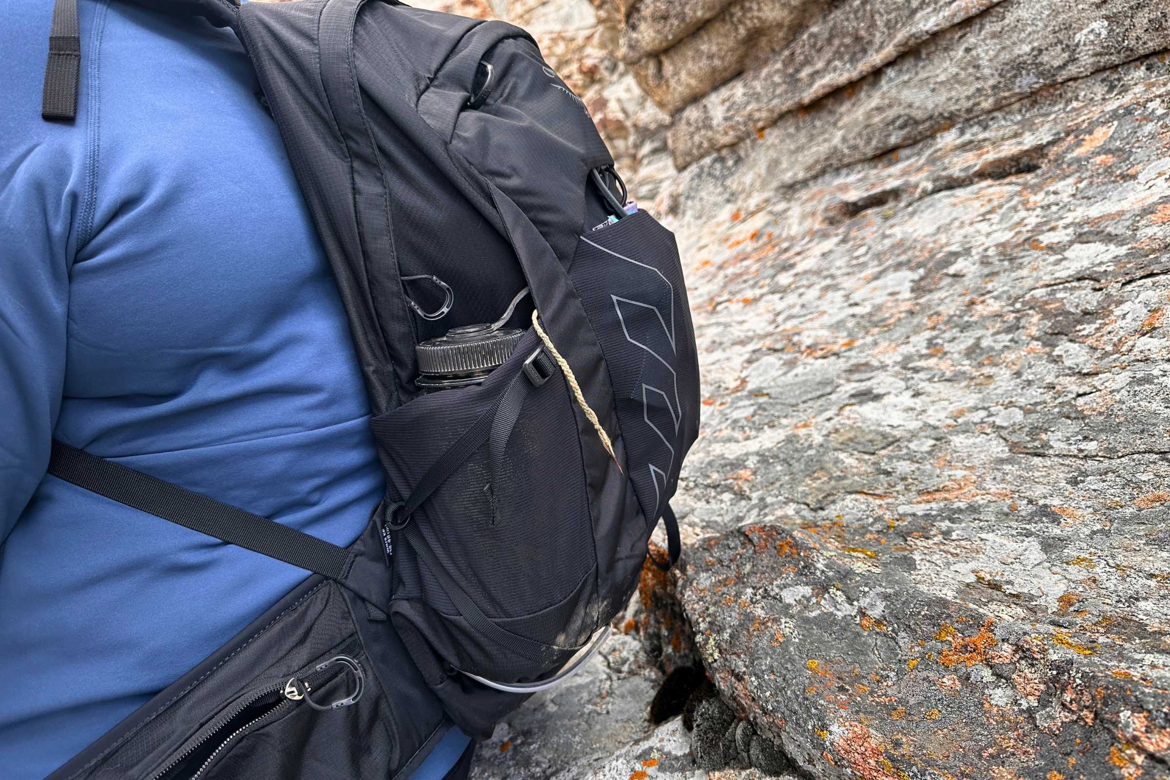 The Osprey Tempest from the side displaying the water bottle sleeve.