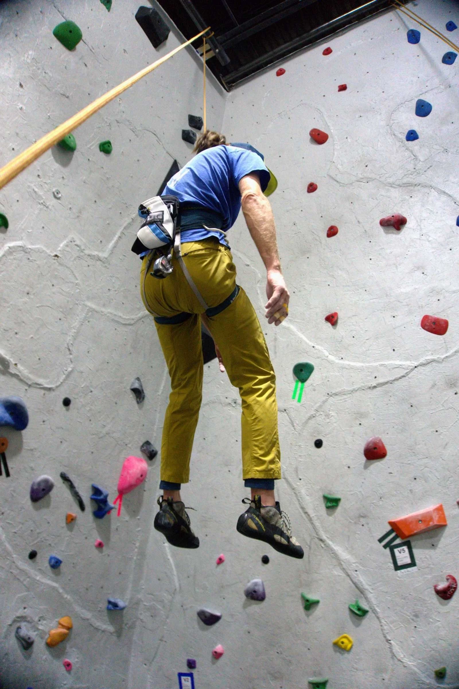 Tommy Campbell descending with the Organic Chalk Bag