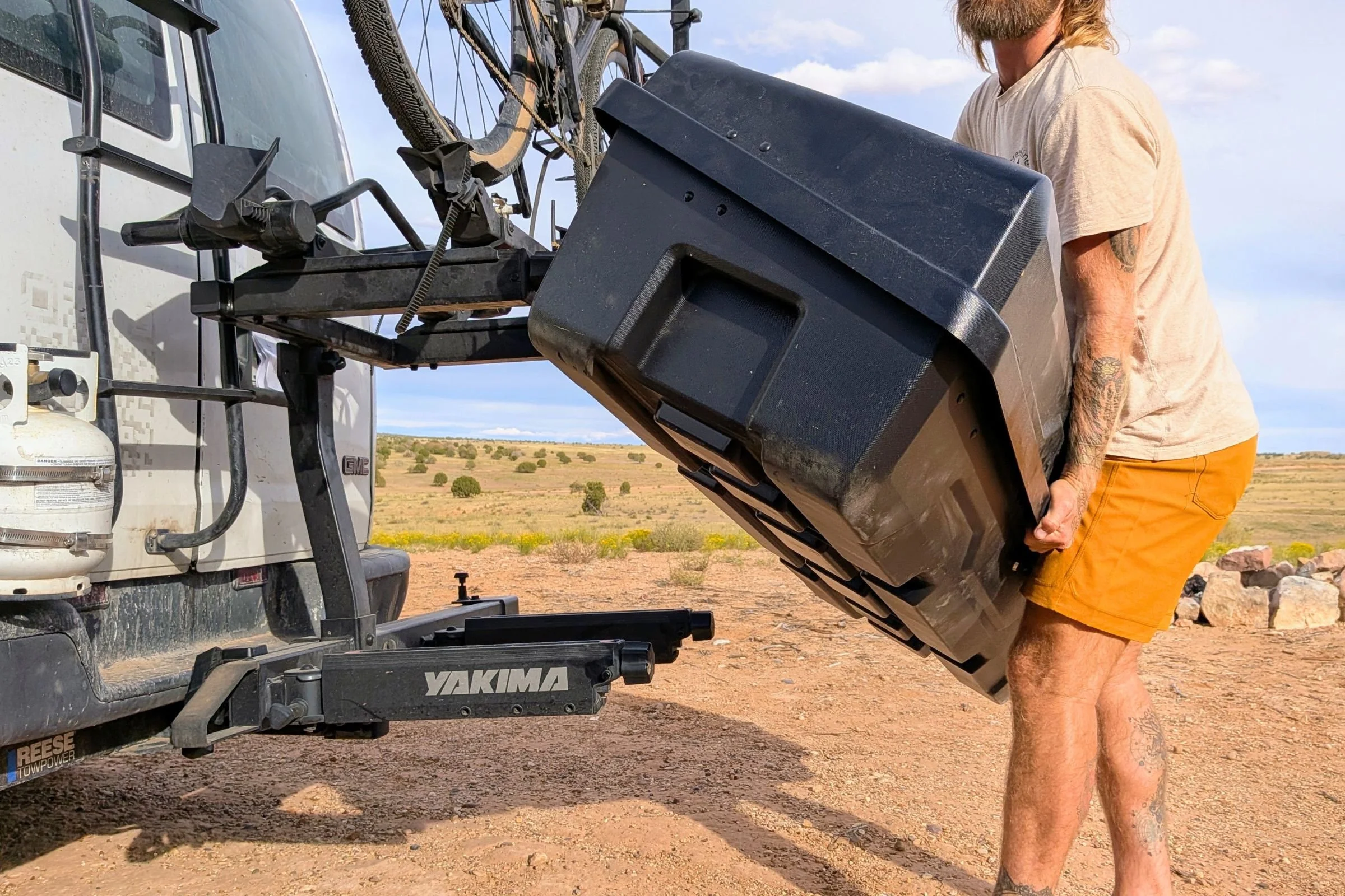 Removing the Yakima EXO GearLocker from the base