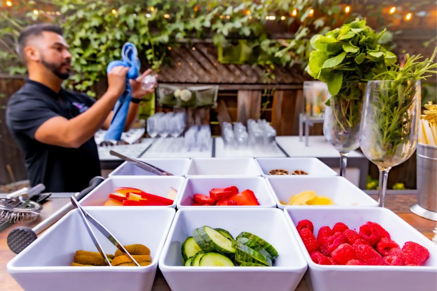 3_Mixologist-fresh-garnishes.jpg