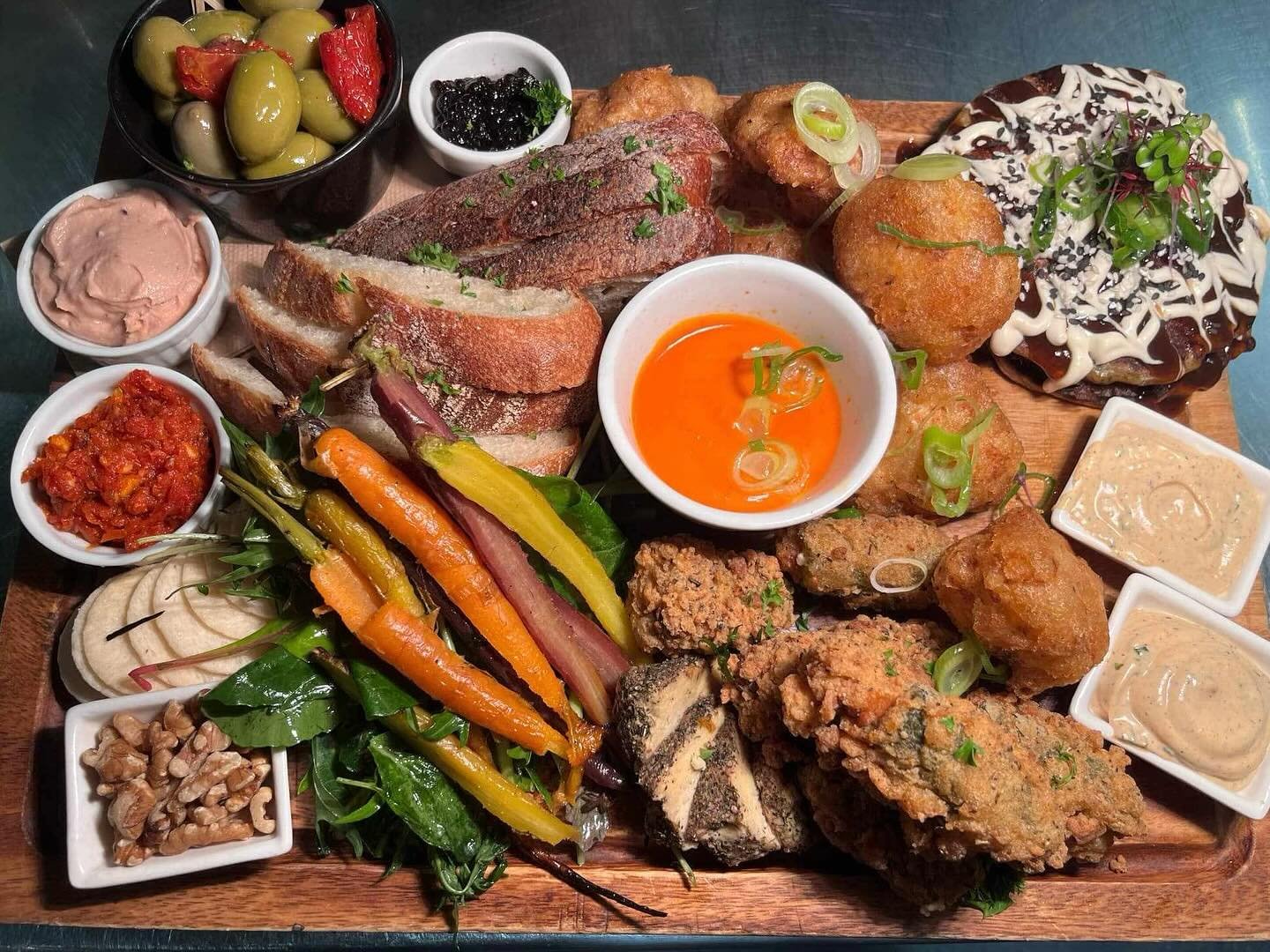 Shout-out to @thebotanistlb on Wellington's south coast for consistently producing top-notch plant-based grub. We love your mahi!🥂🥳🥰🌱🧀🌱 #veganforlife #nofomo #AllergyFriendly #plantbasedfood #vegancheese #MadeInNZ #friendsnotfood