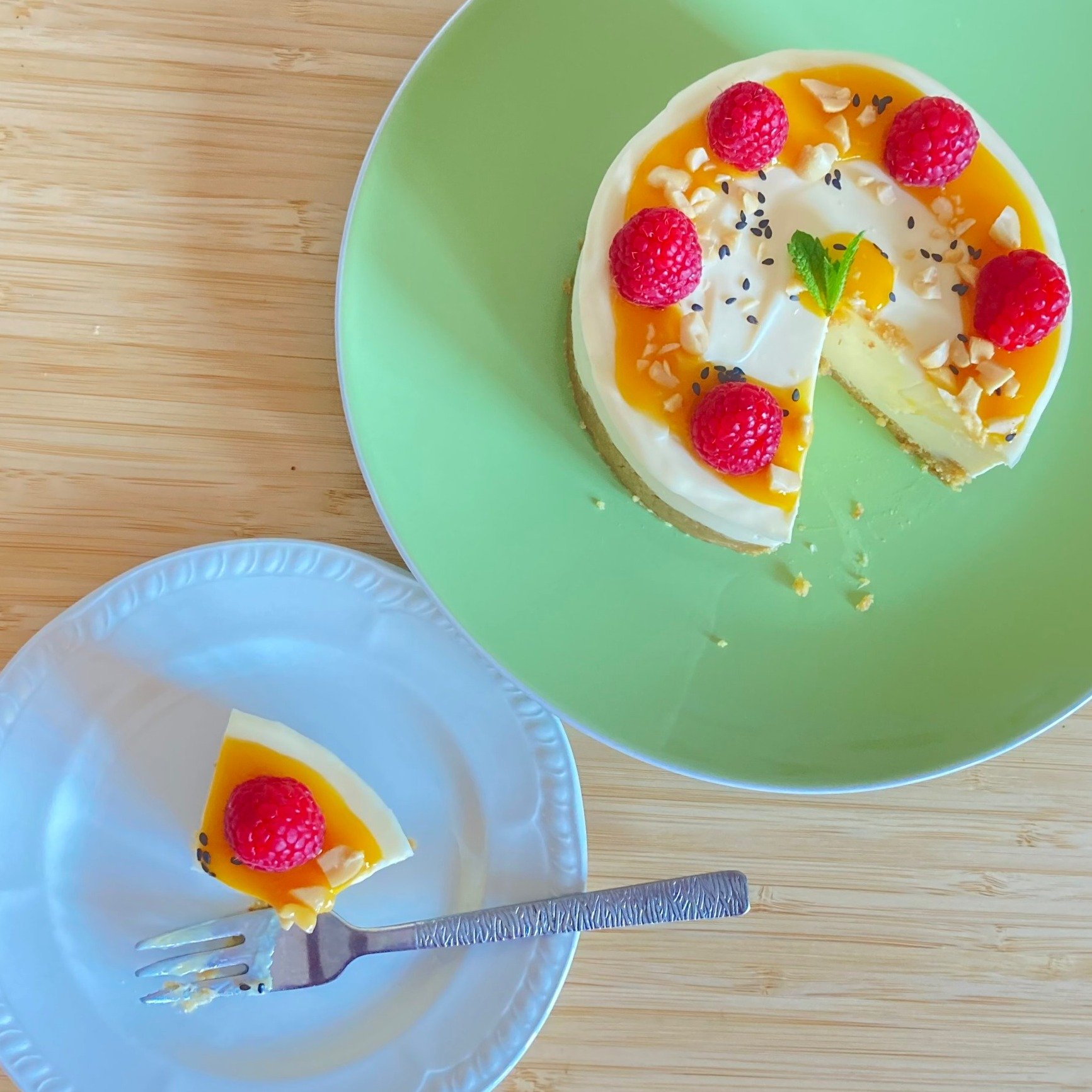 This cheesecake would love to be part of your plans for the long weekend! Recipe on our website FYI :-) 💐🌱⭐☀🥰🥂 #veganforlife #nofomo #AllergyFriendly #plantbasedfood