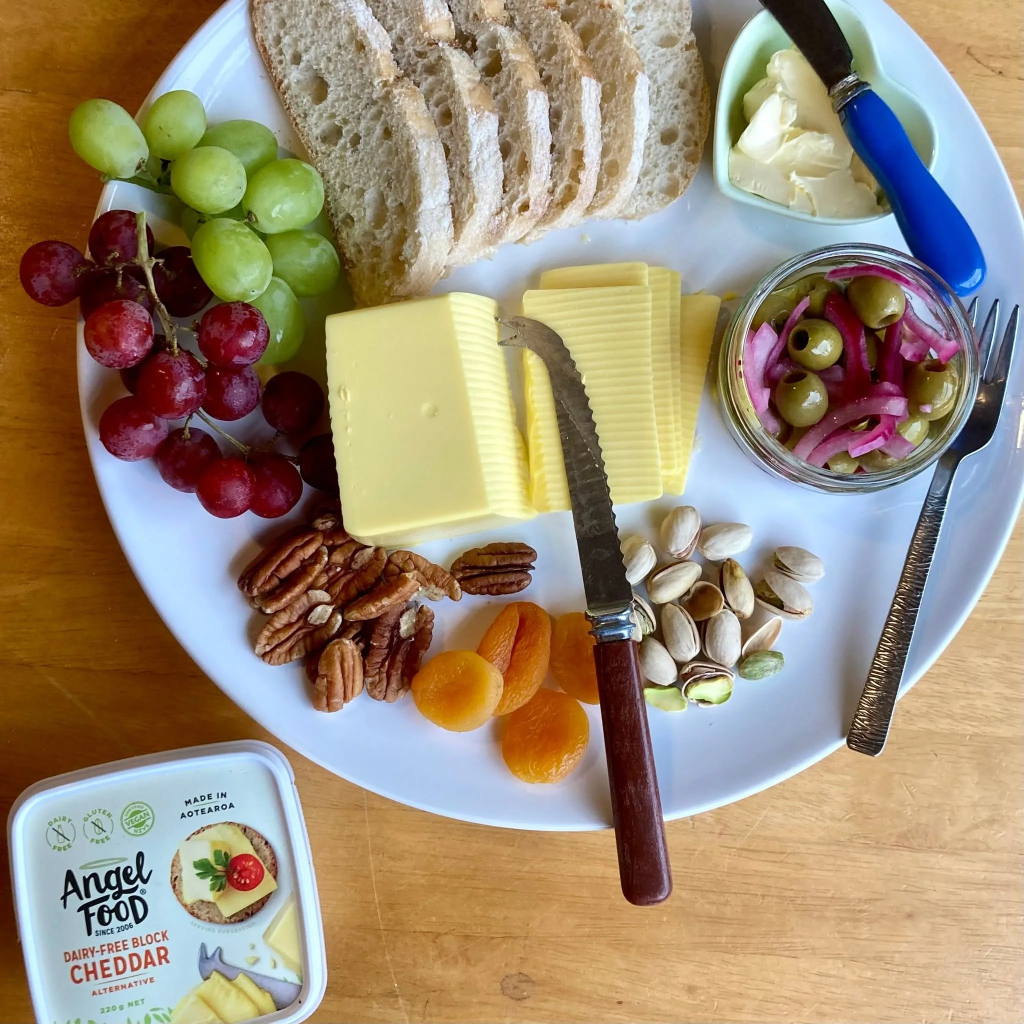 Feeling jet lagged from that funny business with the clocks? Take a deep breath and take it easy! 😇🌱🧀 #daylightsavings