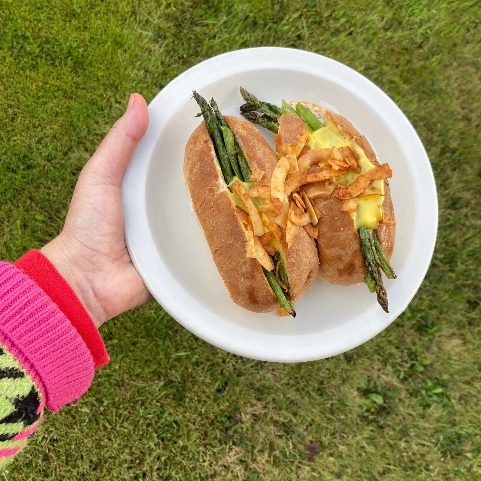 Crispy coconut 'bacon' bits are the perfect partner for our gorgeous melty vegan cheddar. Bacon bits recipe below.💃🕺😍🤸🌱🧀 #CompassionInAction #veganforlife #nofomo #vegancheese #friendsnotfood #MadeInNZ 
Ingredients
2 cups  coconut flakes
1 tabl