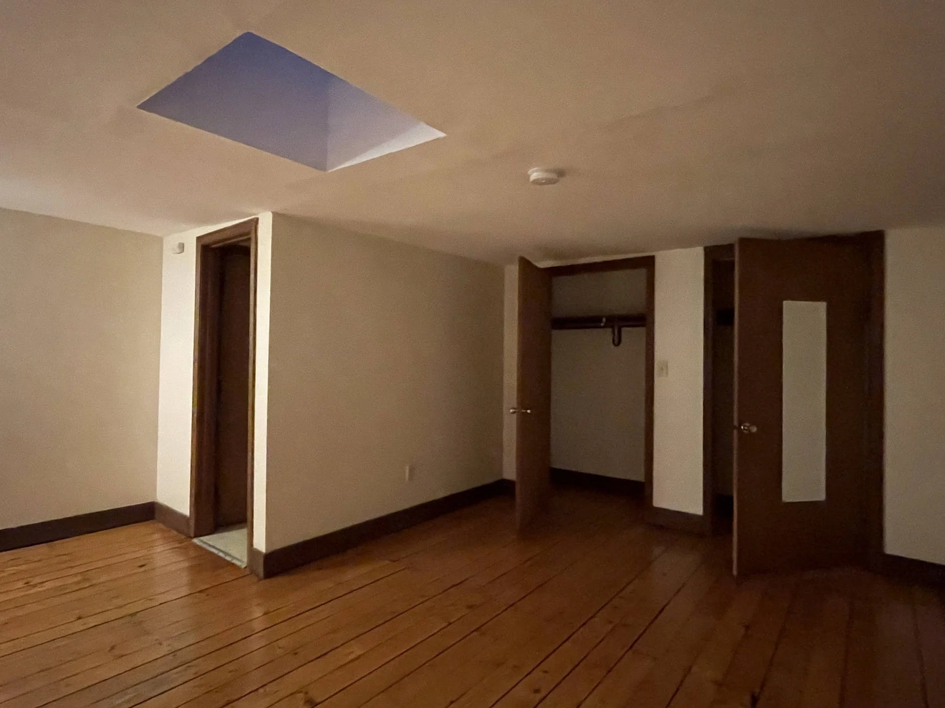 backrooms-uncanny-valley-apartment-featured.jpg