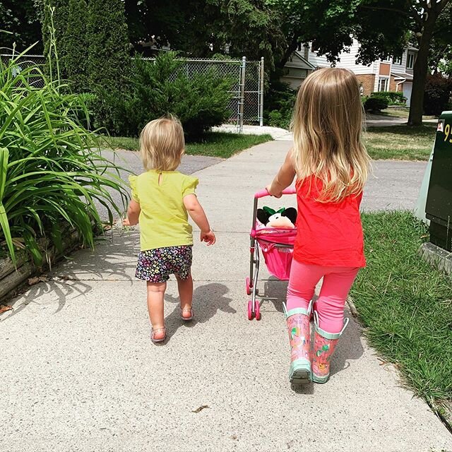 Just strolling with Minnie ✌🏼 .
I LOVE how independent these girls are, but it also fills up my cup whenever they &ldquo;need&rdquo; me... whether it be to kiss an ouchie, help them learn something new, or for some sweet snuggles 🥰 .
It&rsquo;s tou