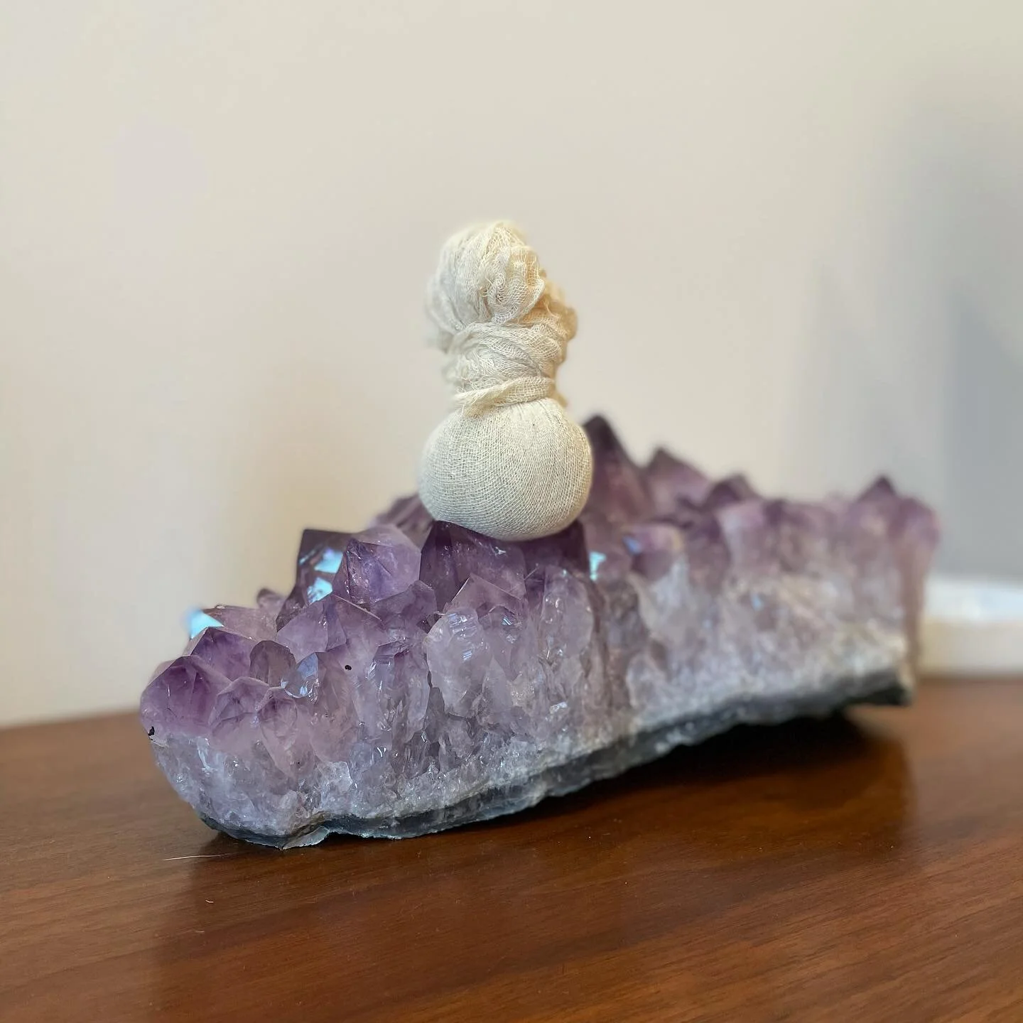 Herbal Poultice (hand blend, hand made) for a client who&rsquo;s up against  some serious deep dehydration and trans - epidermal water loss due to 
&bull; constitution 
&bull; winter 
&bull; years of bar soap face cleansing till I converted her 
&bul