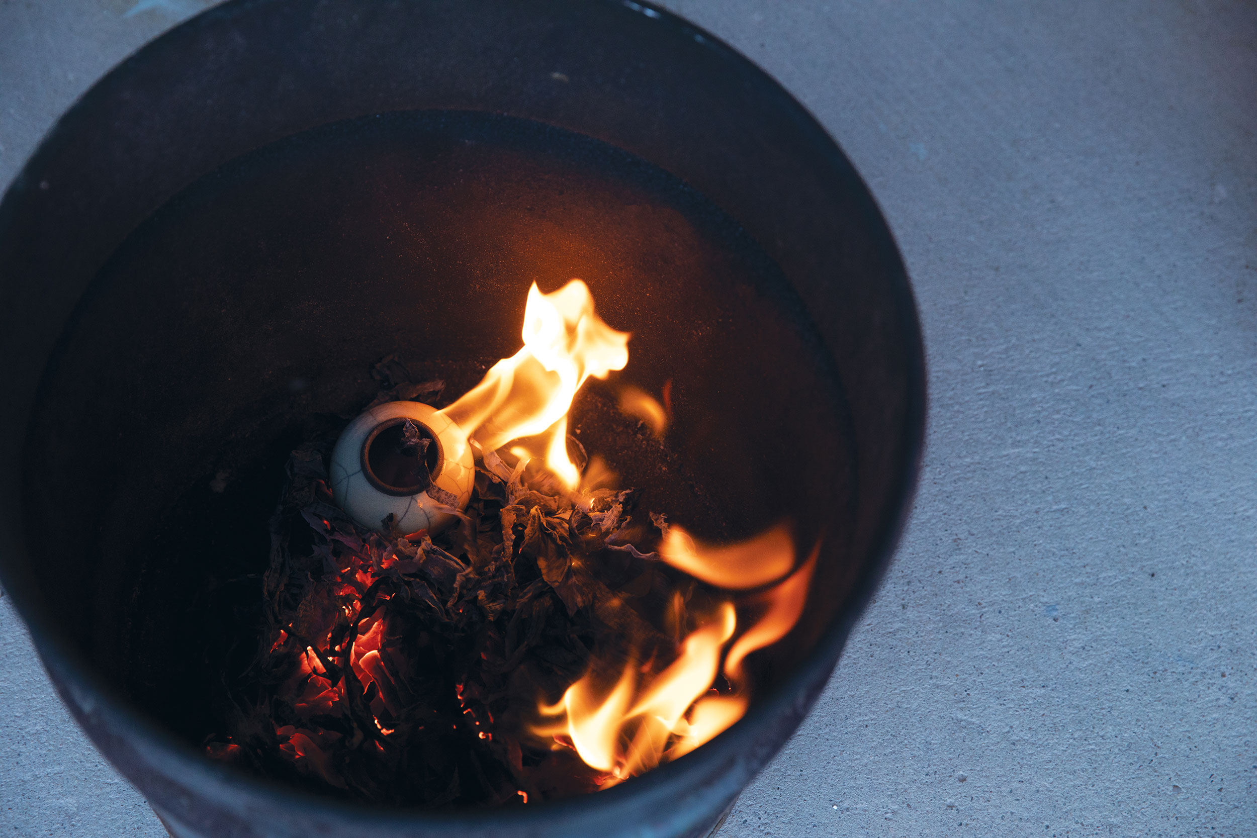 Melodie-Grace_1905-raku-firing.jpg