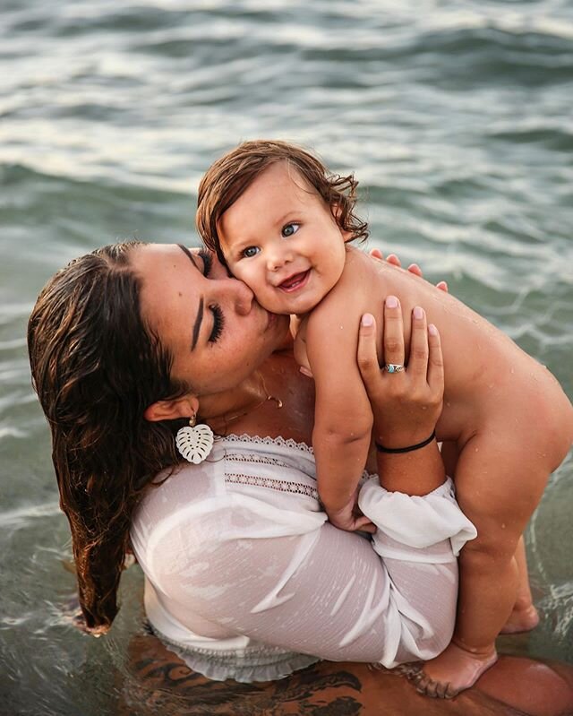 Finishing up the edits of my very last session in Hawai&rsquo;i + loving every moment of these precious smiles! Nothing like a naked beach baby✨🙌🏽 .
.
#bsharpimages #brennasharpphotography #bigisland #hawaii #mommyandme #familysession #familyportra