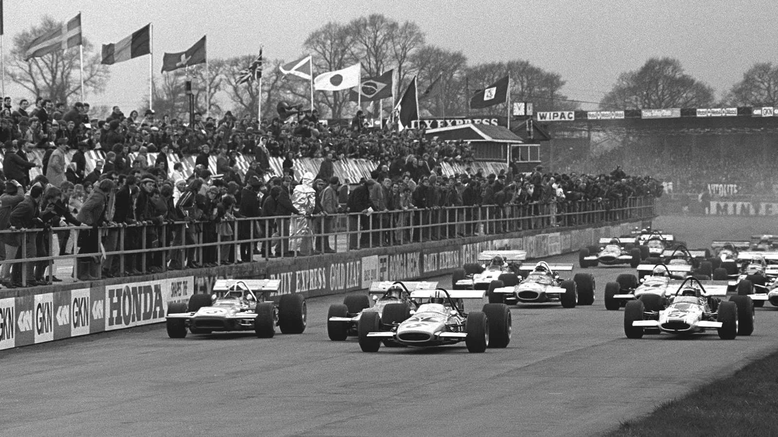 f1-1970-brdc-international-trophy-silverstone-race-start-chris-amon-march-cosworth-701-left-david-phipps-motorsport-images-goodwood-20042020.jpg