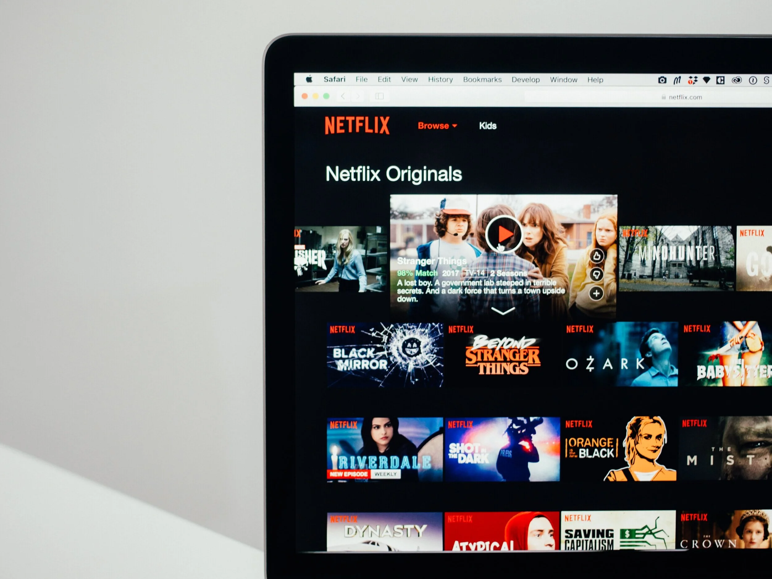 Inverroy+POV%3A+BBC+vs+Netflix