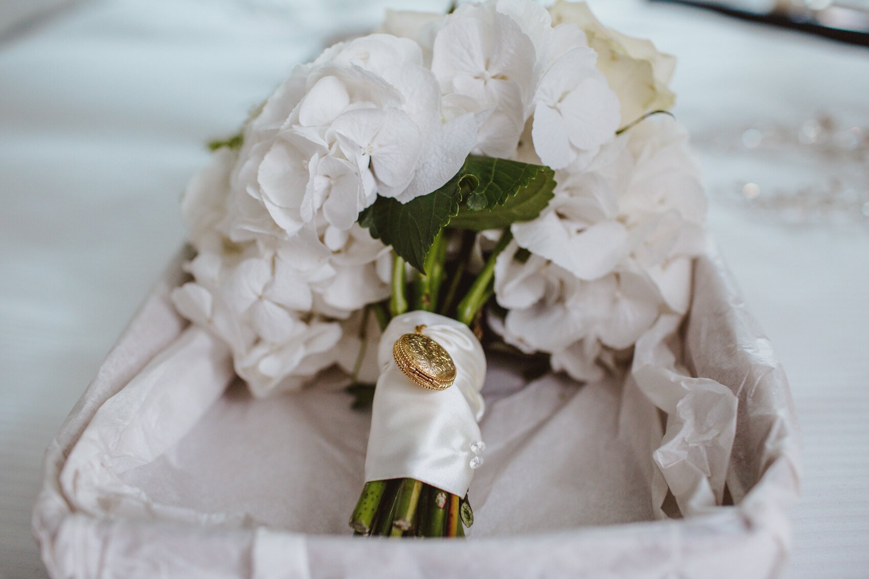  A fun and lovely destination wedding in London city is a beautiful story of love and commitment. Photographed by Destination Wedding Photographer Motiejus. 