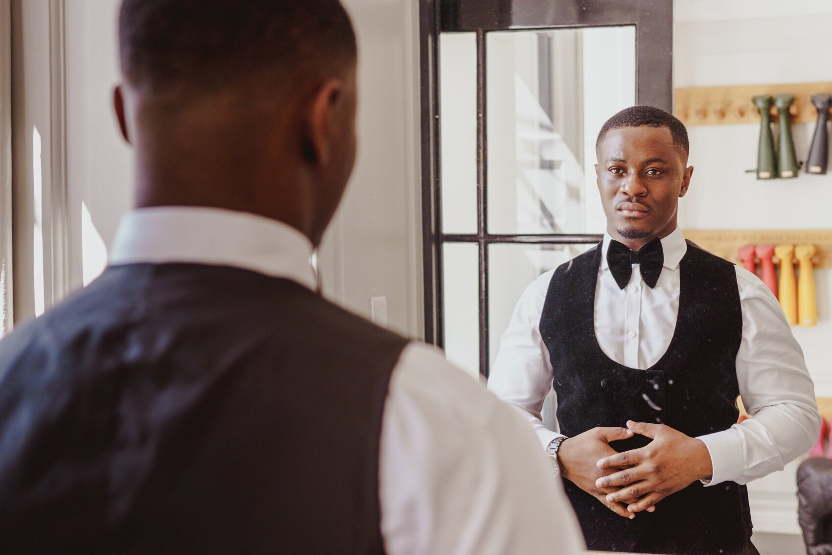  A fun and lovely destination wedding in London city is a beautiful story of love and commitment. Photographed by Destination Wedding Photographer Motiejus. 