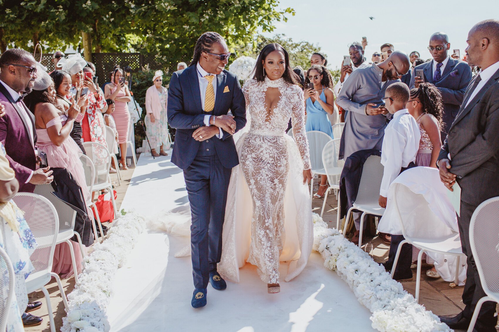  A fun and lovely destination wedding in London city is a beautiful story of love and commitment. Photographed by Destination Wedding Photographer Motiejus. 
