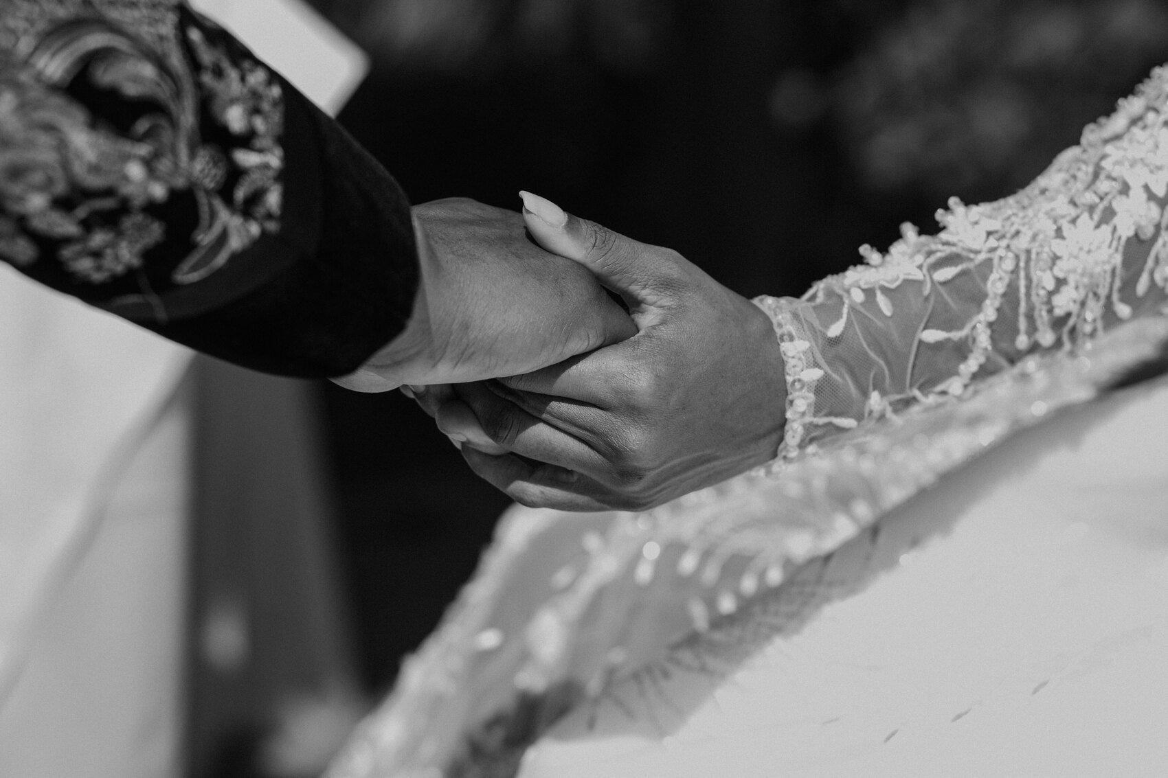  A fun and lovely destination wedding in London city is a beautiful story of love and commitment. Photographed by Destination Wedding Photographer Motiejus. 