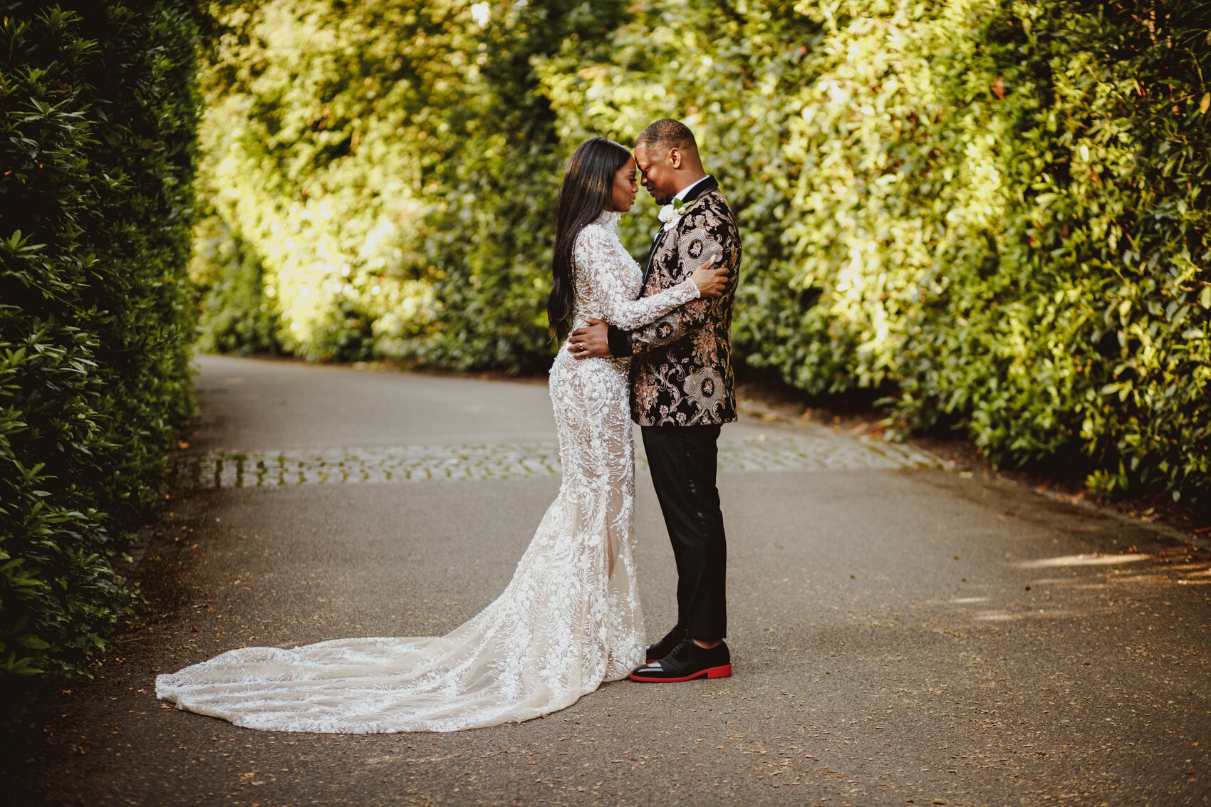  A fun and lovely destination wedding in London city is a beautiful story of love and commitment. Photographed by Destination Wedding Photographer Motiejus. 