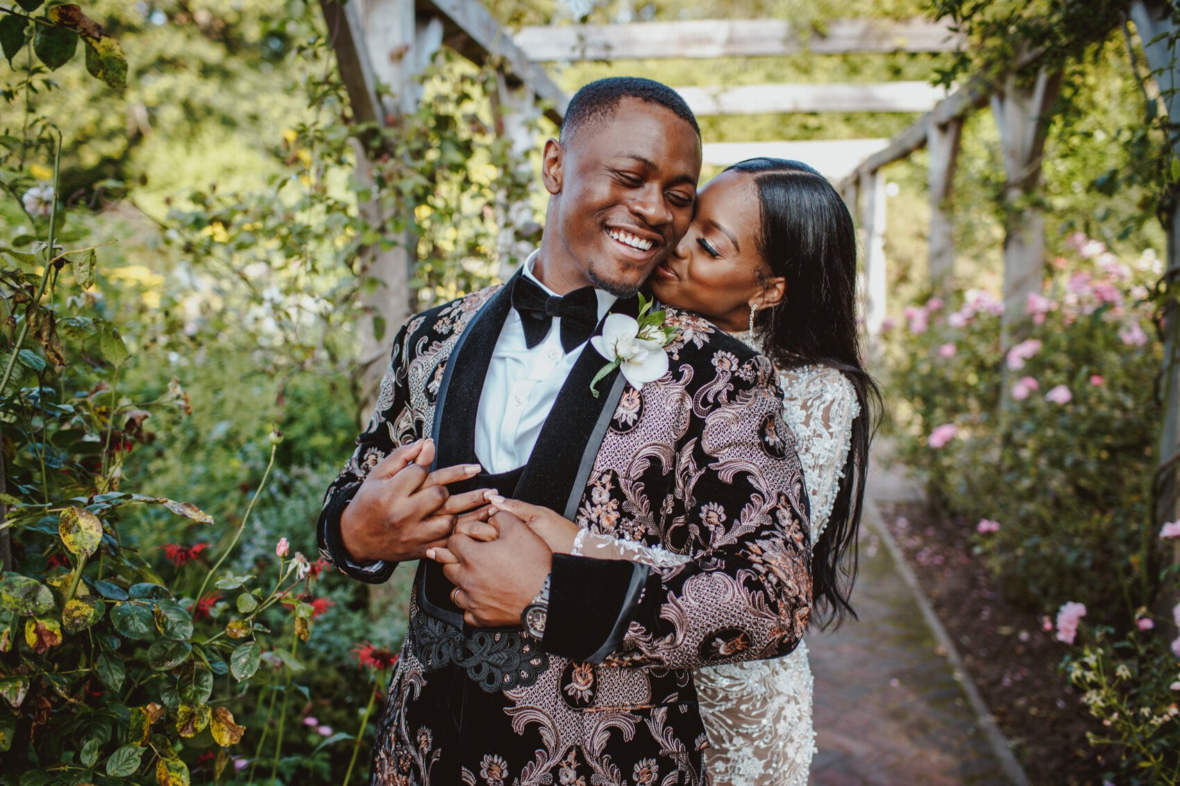  A fun and lovely destination wedding in London city is a beautiful story of love and commitment. Photographed by Destination Wedding Photographer Motiejus. 