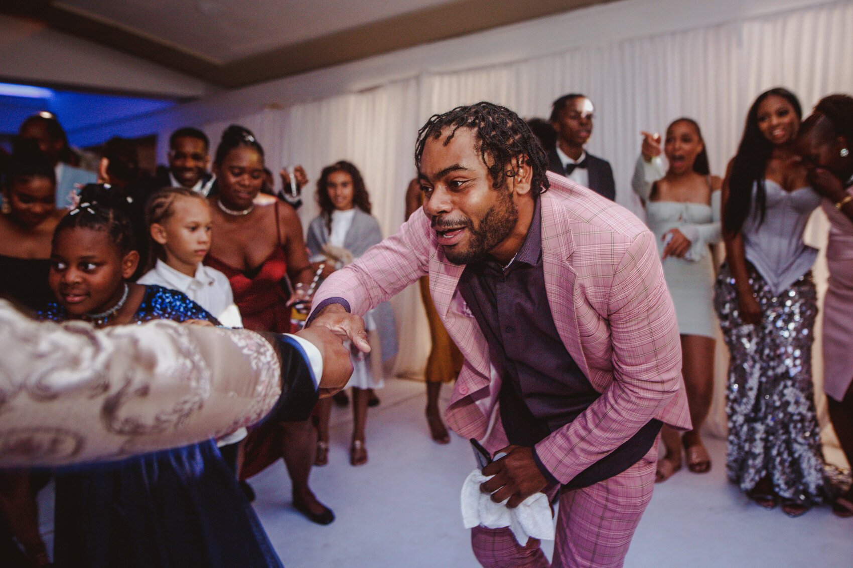  A fun and lovely destination wedding in London city is a beautiful story of love and commitment. Photographed by Destination Wedding Photographer Motiejus. 