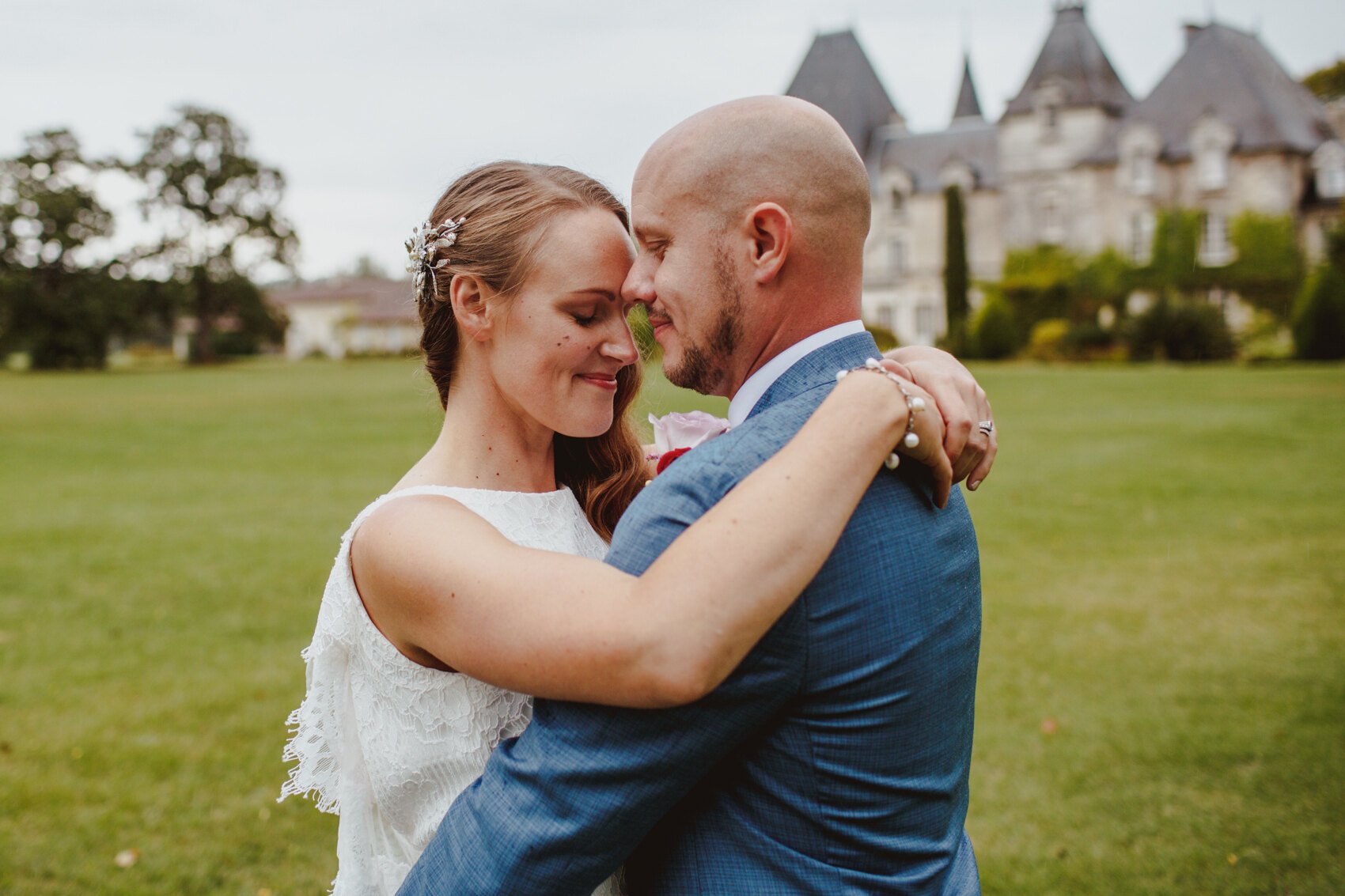  Your destination wedding is in France at Le Mas de Montet. Based in France, our professional photographer will discover the beauty of the Chateau Le de Montet and its gardens to photograph your unique wedding day.Destination Wedding and Intimate Pho