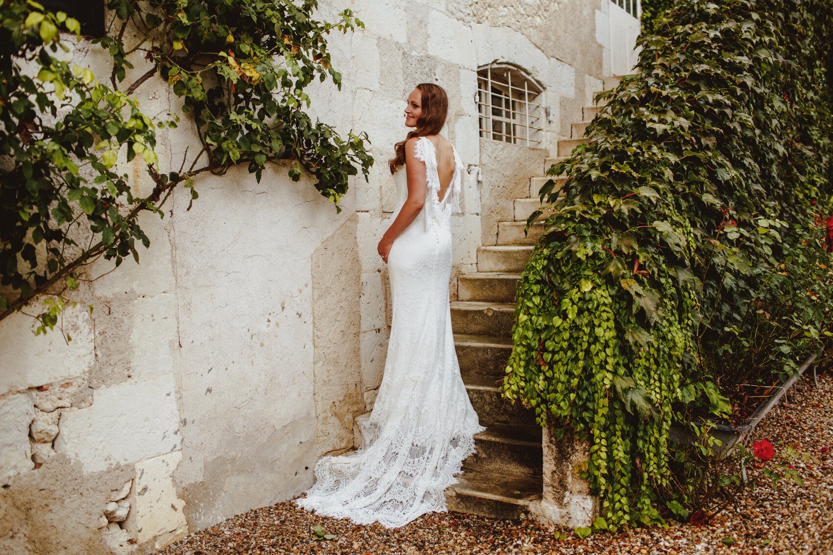  Your destination wedding is in France at Le Mas de Montet. Based in France, our professional photographer will discover the beauty of the Chateau Le de Montet and its gardens to photograph your unique wedding day.Destination Wedding and Intimate Pho