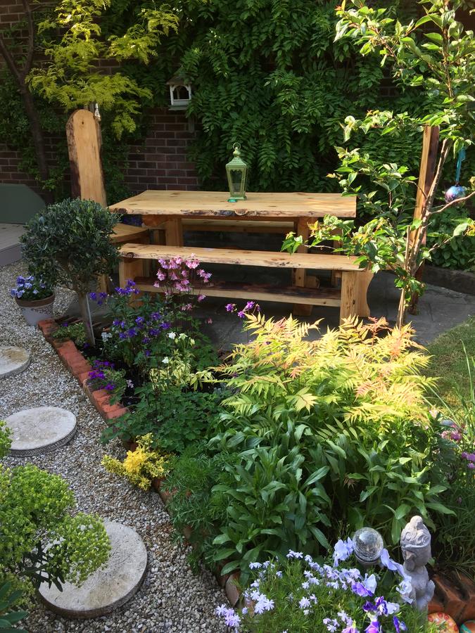 Sacred-Garden-Glastonbury-Yoga-Retreat-2.jpg