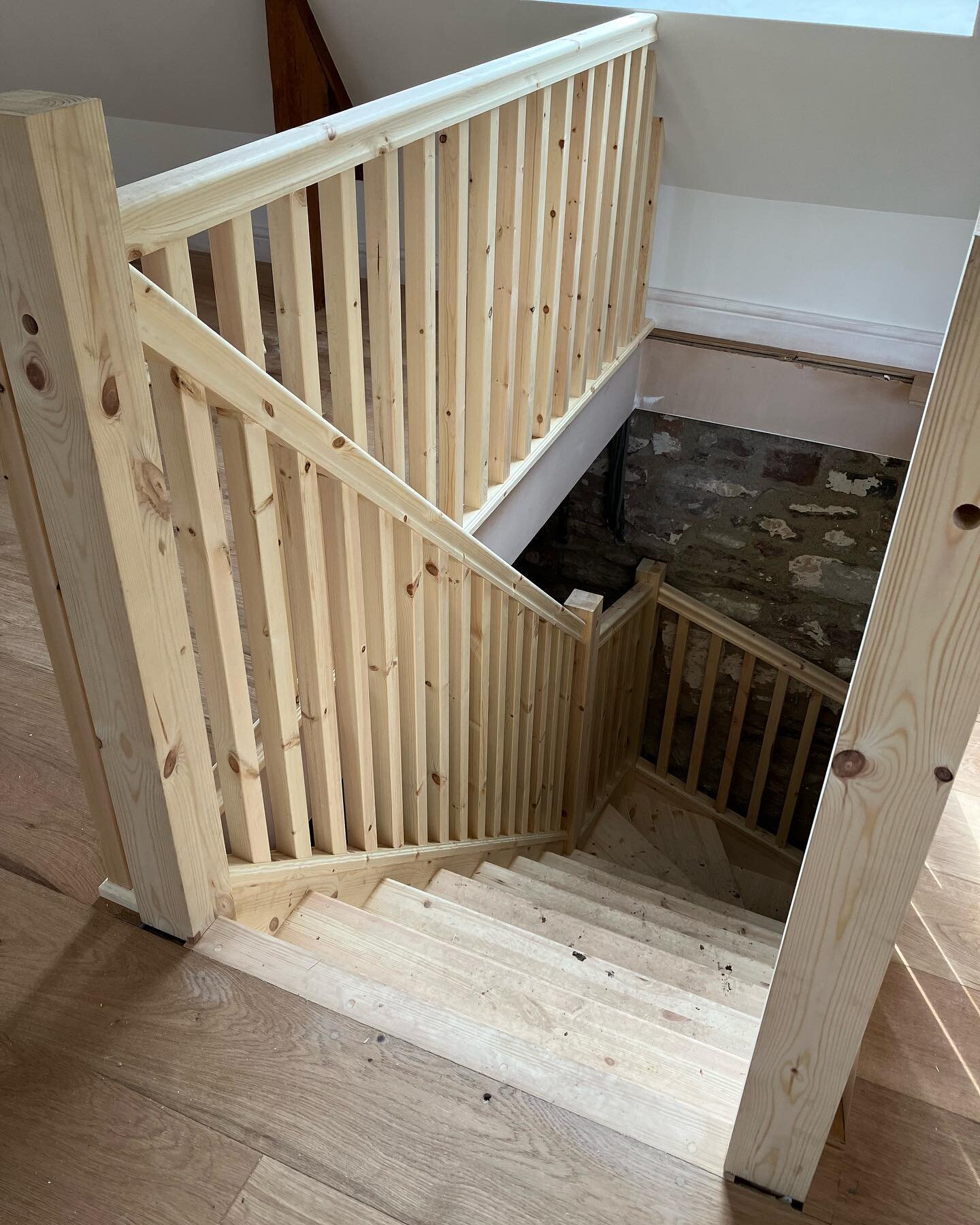 Stairs are finished (barring the very top bannisters, out of shot), most of the electrics are in, all of the plastering is done in the kitchen and shower room&hellip;. We are getting so close! Check out our events calendar, link in bio 👆
.
.
#retrea