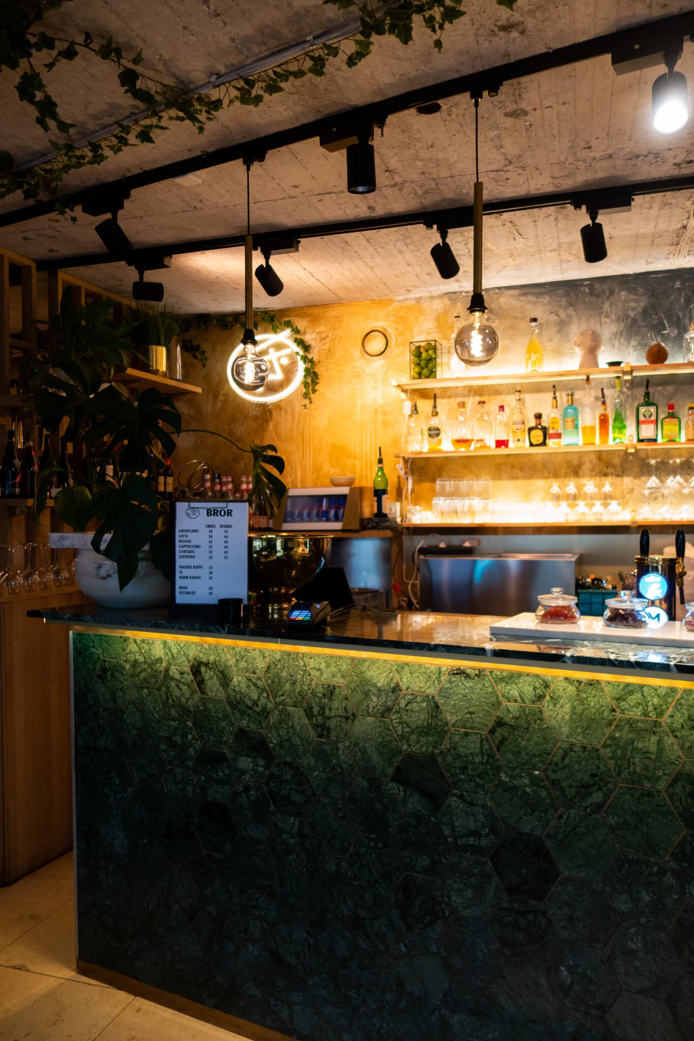 Bar, spa og frisør «i ett»