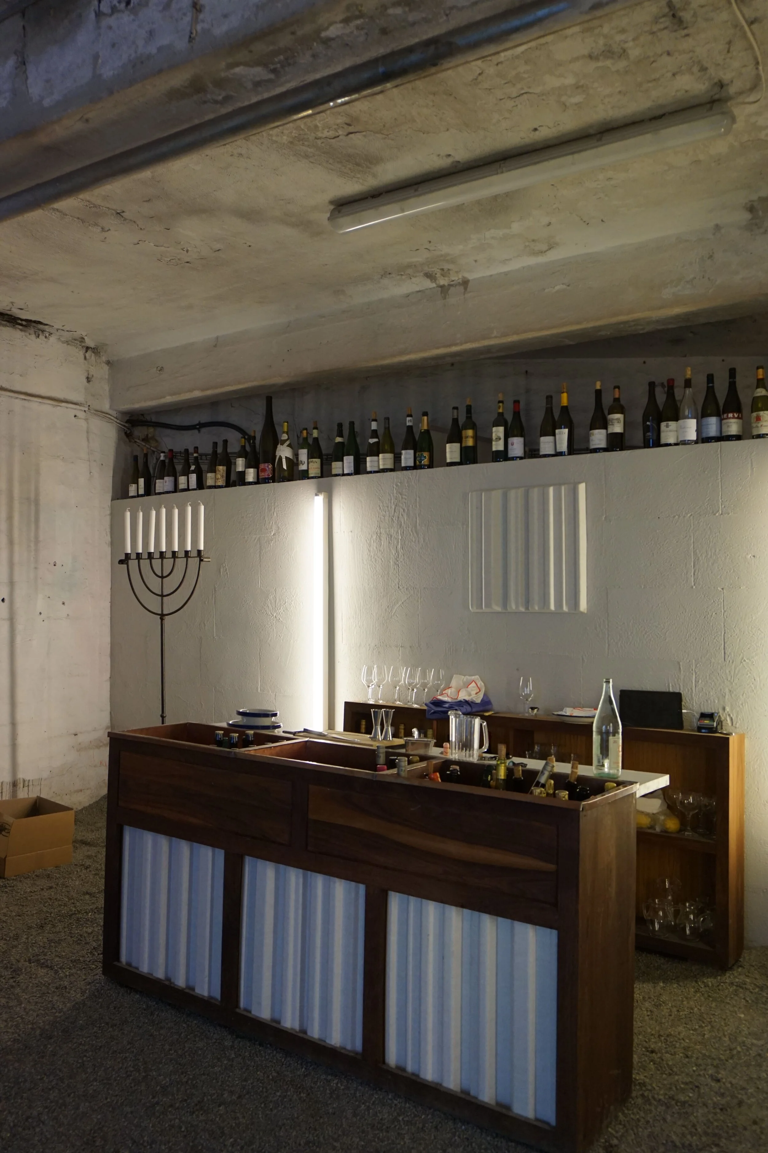 Grotto: Vin i en garasje