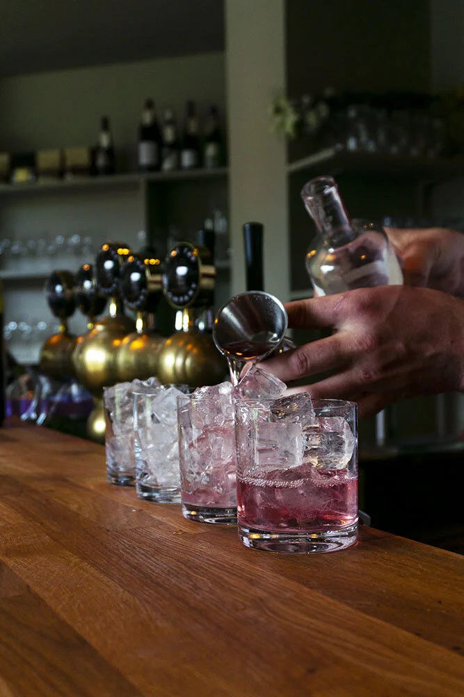 100: Vin &amp; bar