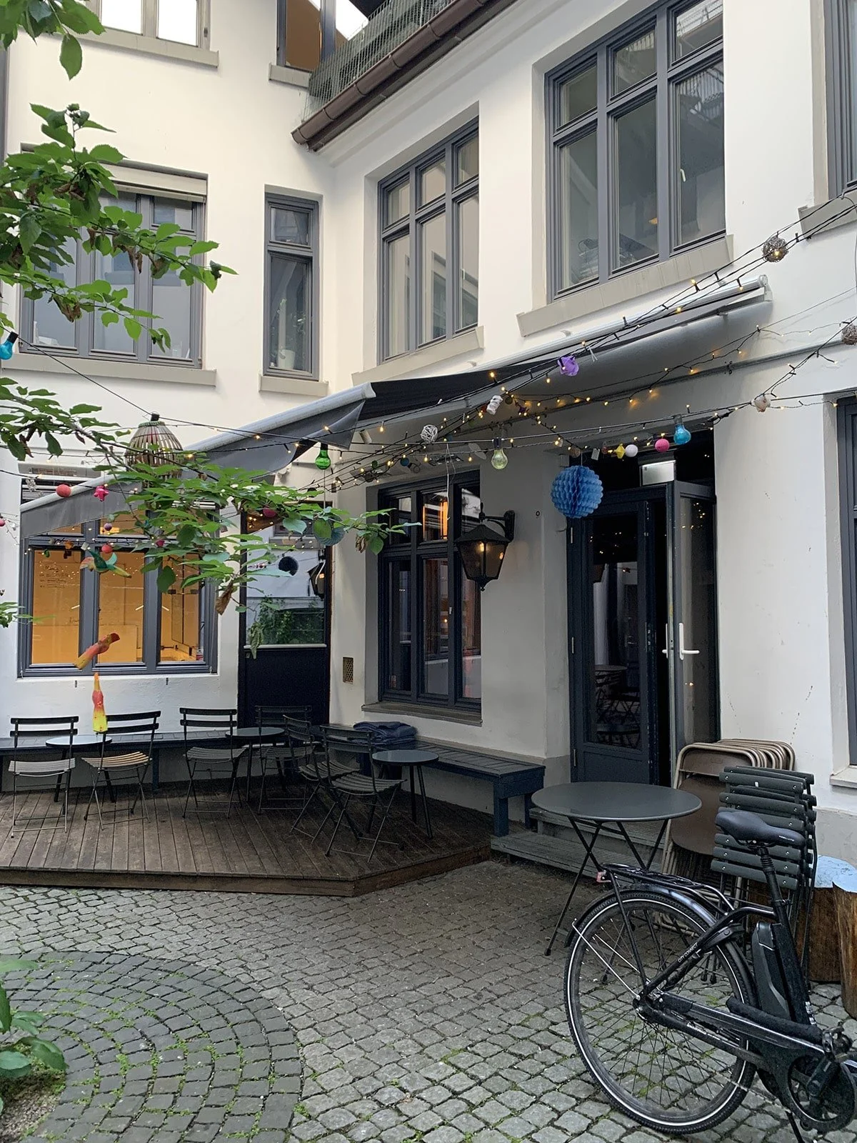 Makulator Oslo: Koselig nabolagsbar og bakgård