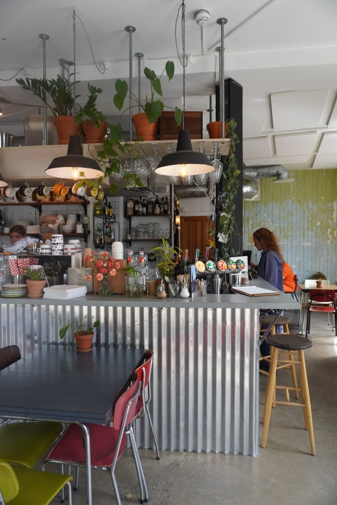 Gråbein Bar: Nabolagsbar og kafe