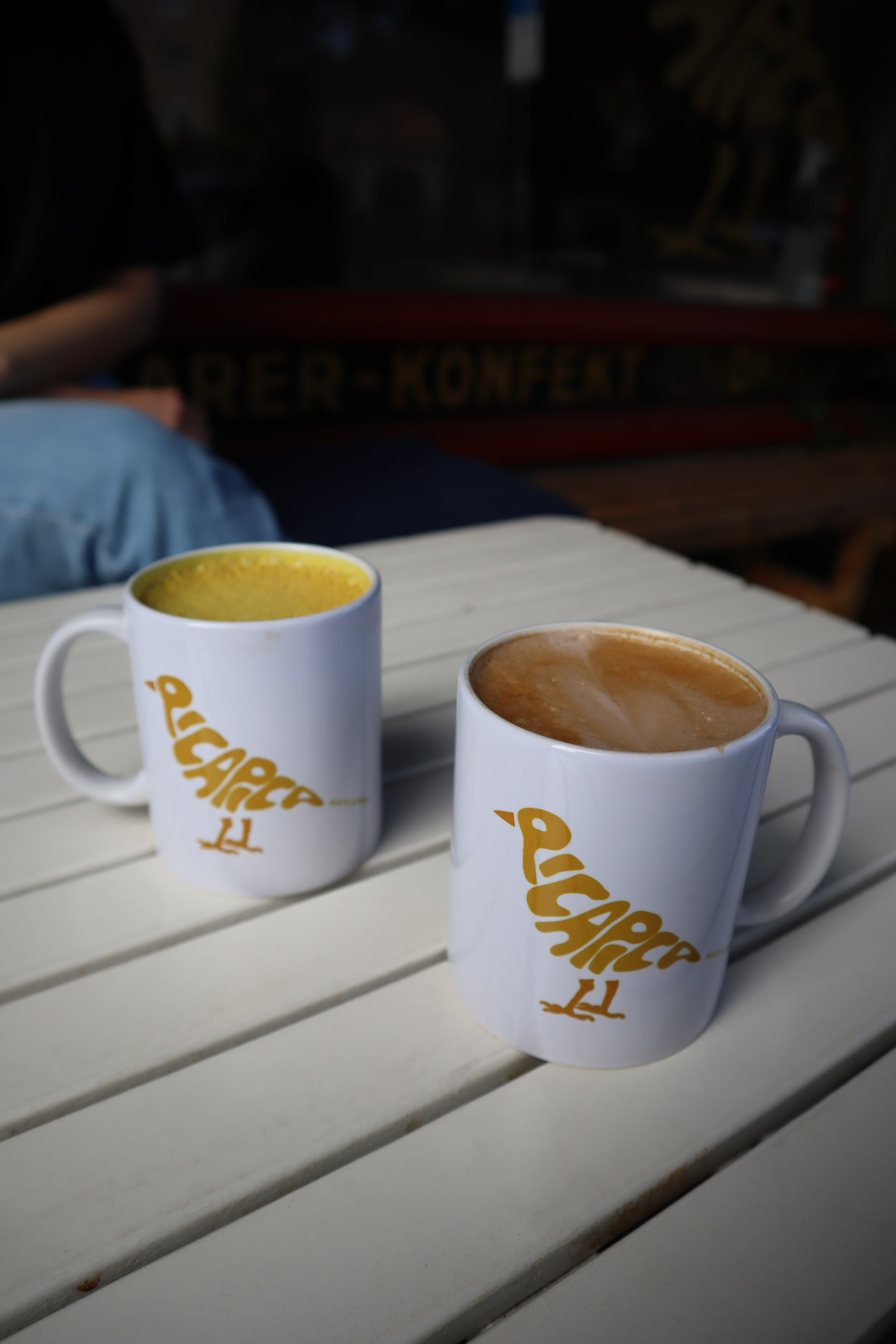 Golden latte og kaffe.