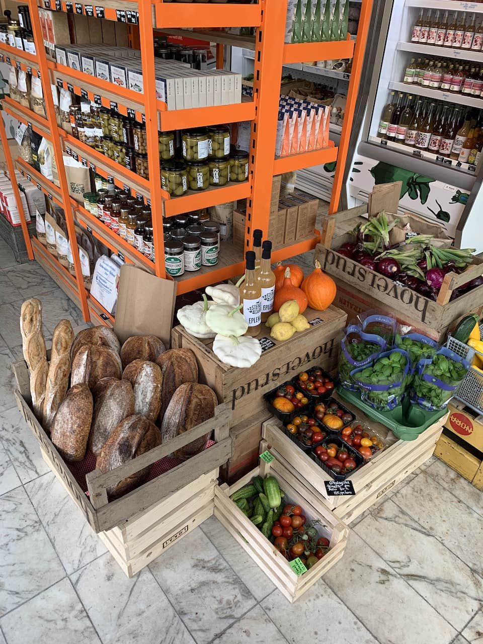 Lokal: Bistro, vin og kafé med lokale råvarer