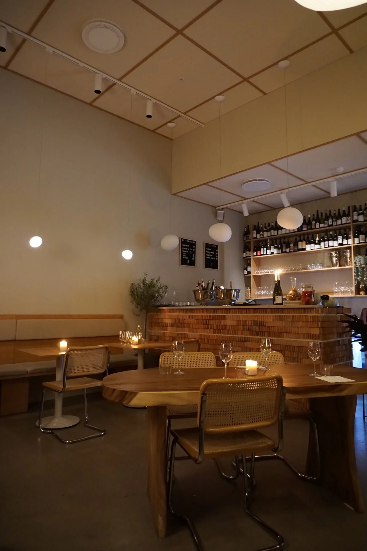 Frysja Delikatesser og Vinbar: Skjult perle utenfor sentrum