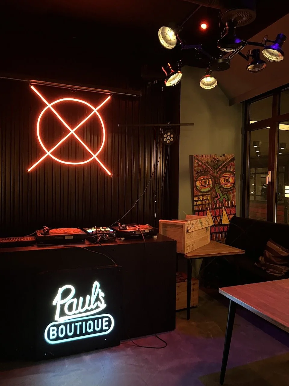 Pauls Boutique: Hip hop- og cocktailbar   