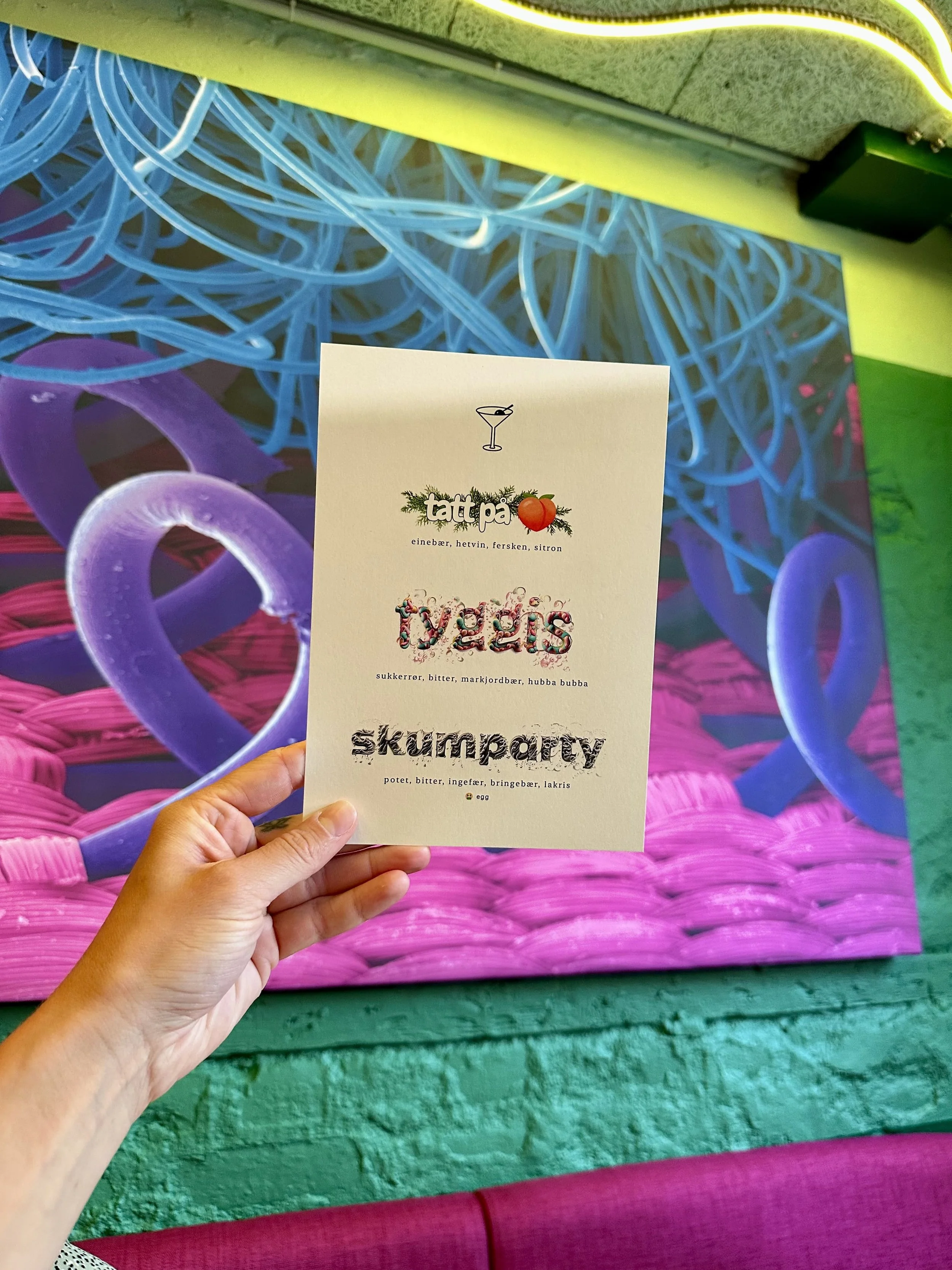 Borrelaas: Leken og fargerik cocktailbar