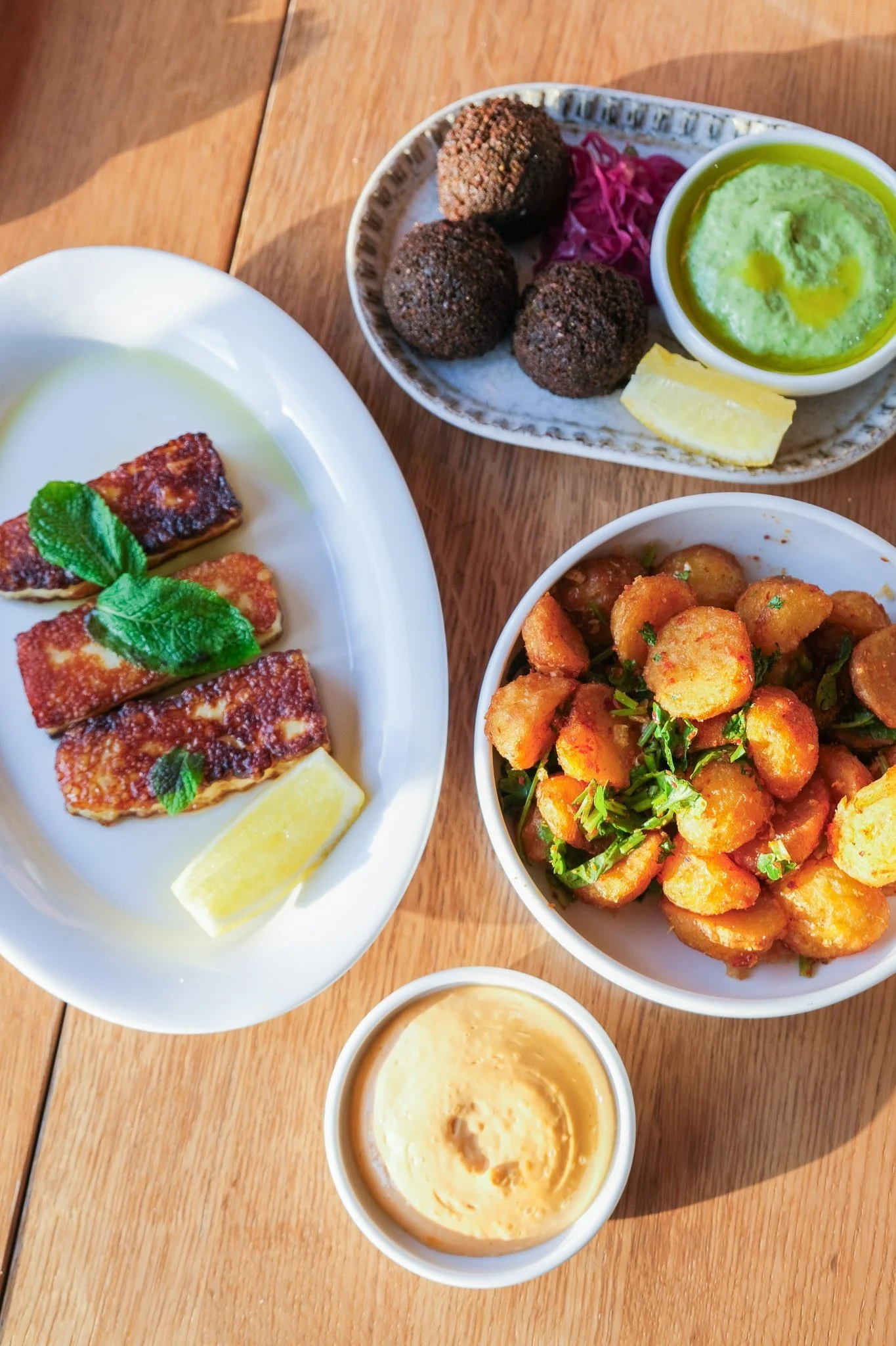 Digg halloumi, saftige falafel og poteter.