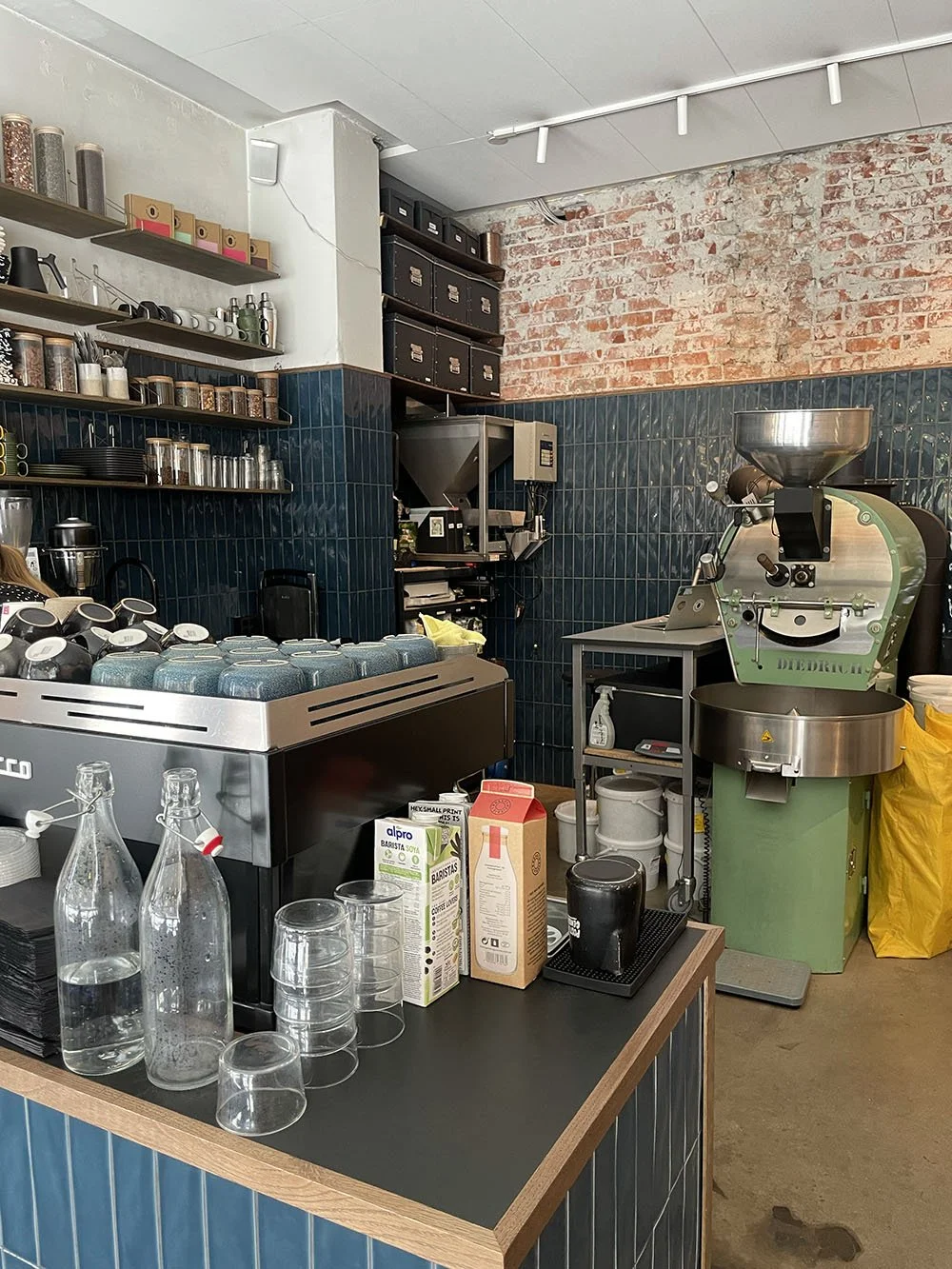 Lille Oslo Kaffebrenneri: Liten kafé og brenneri i Markveien