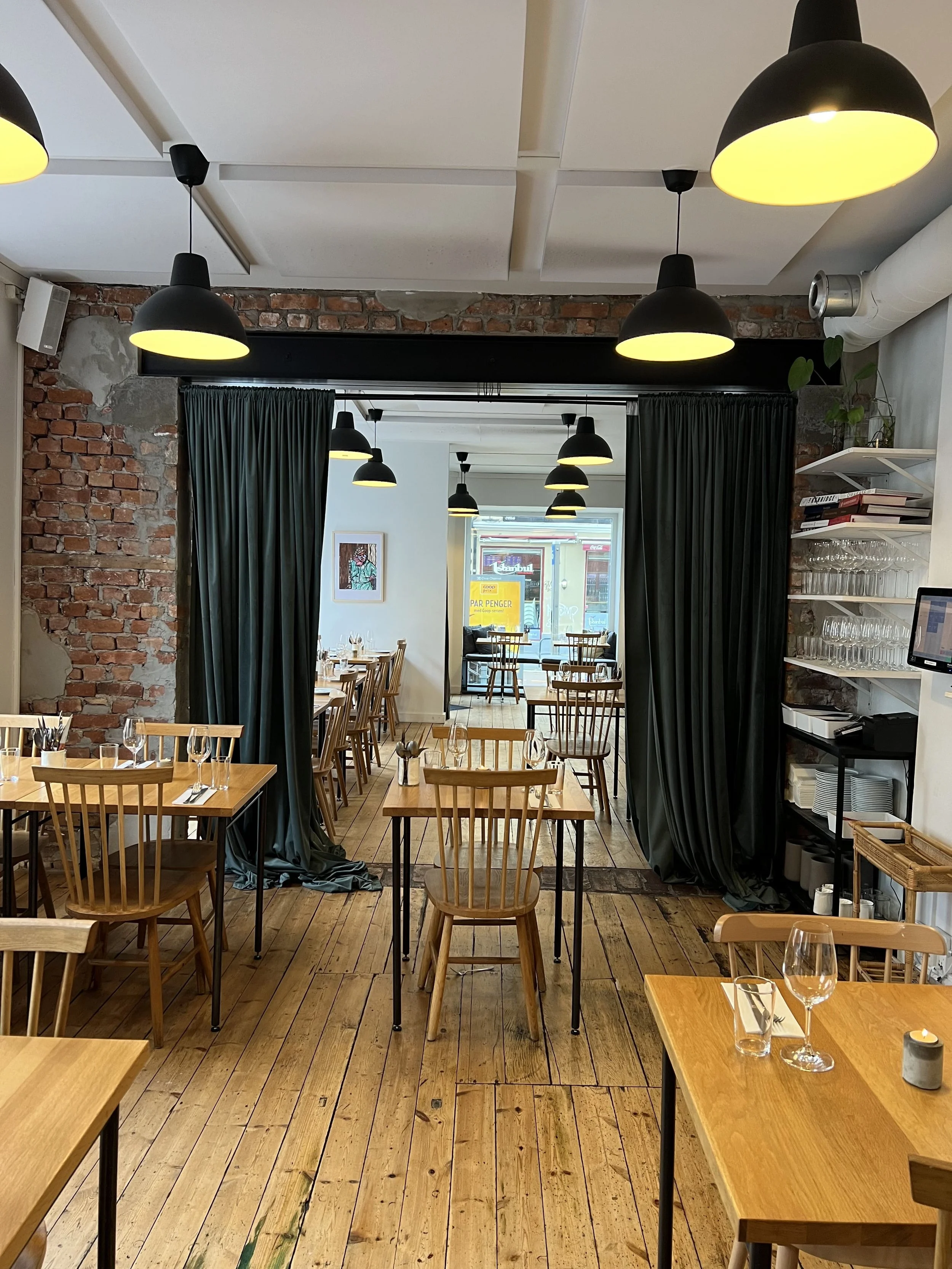 Minimalistisk lokale, hadde passet rett inn i Københavns gater.