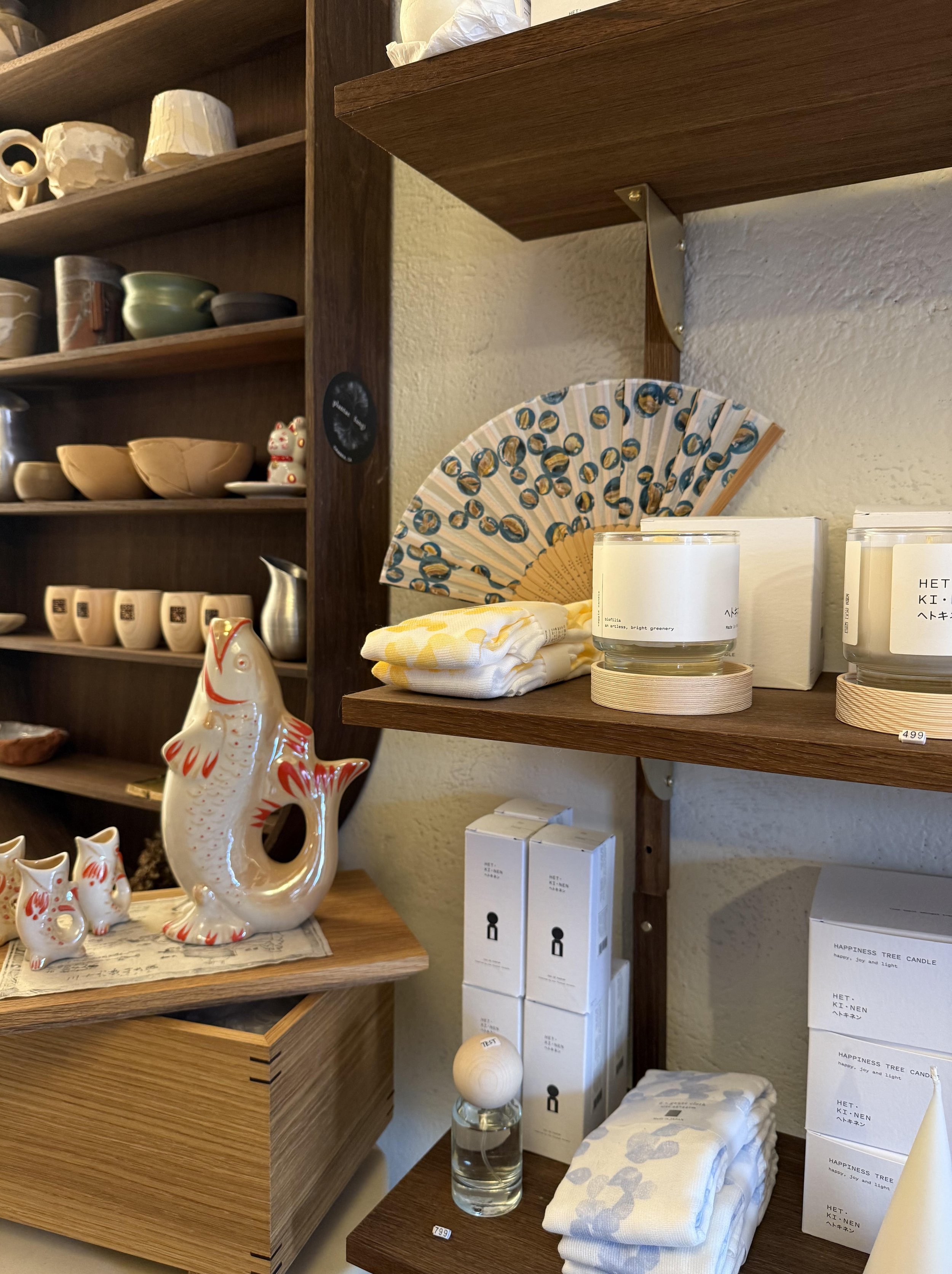 Masse delikat interiør, spesielt keramik.