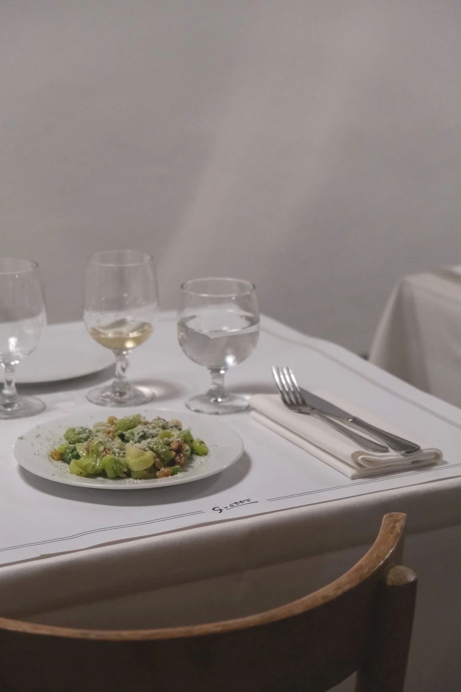 Selv om den ikke er så altfor stor, er Grotto’s meny både variert og nøye kuratert. Vi liker det!