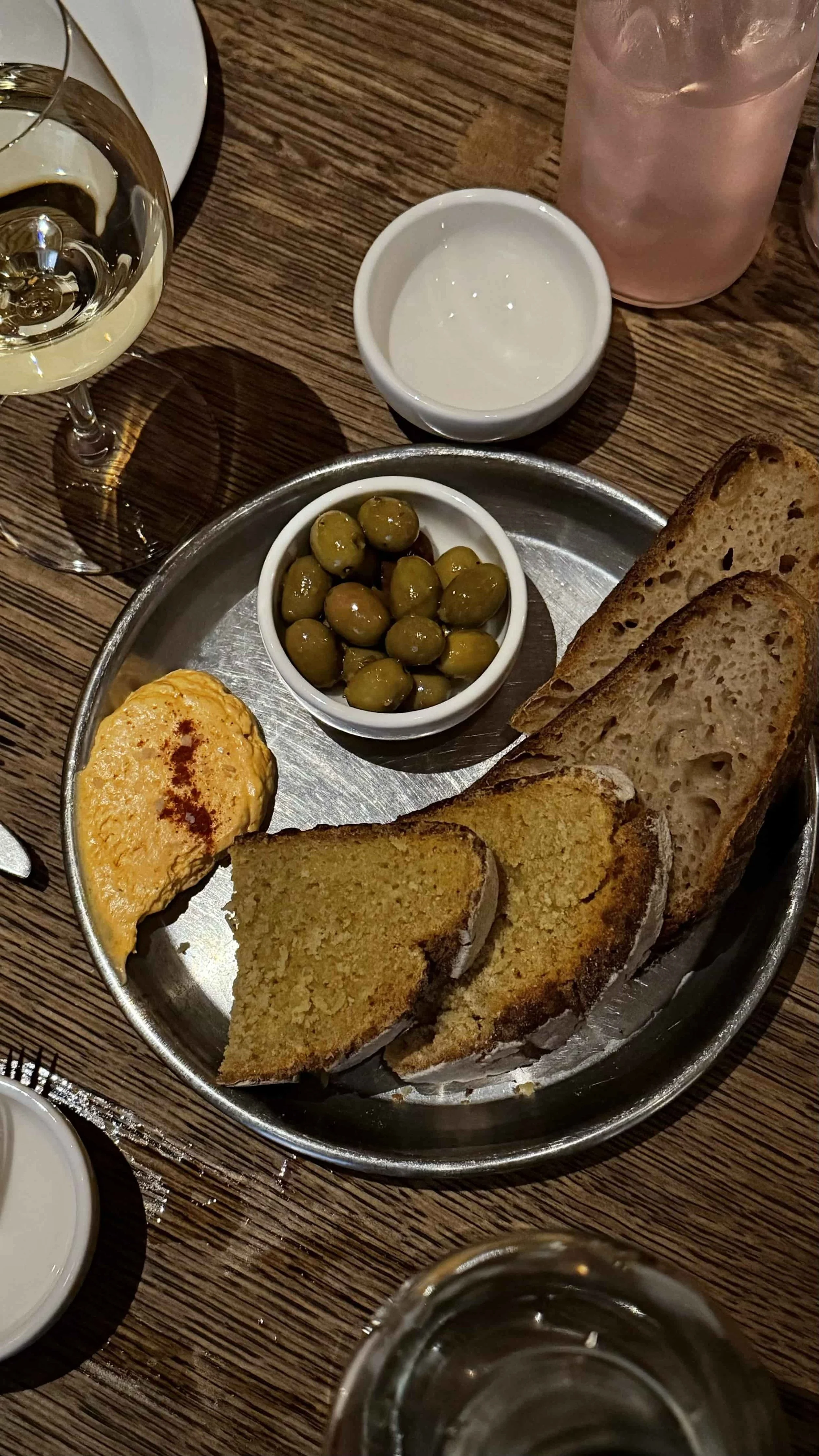 Vadio Bread Service: hjemmelaget brød som ble med videre til de neste rettene.