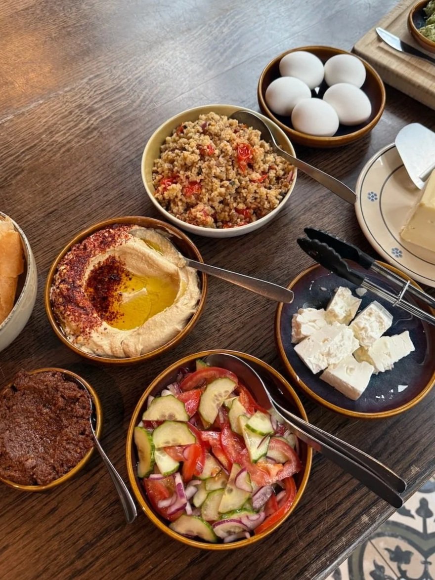 Agora: Gresk frokost- og lunsjbuffet