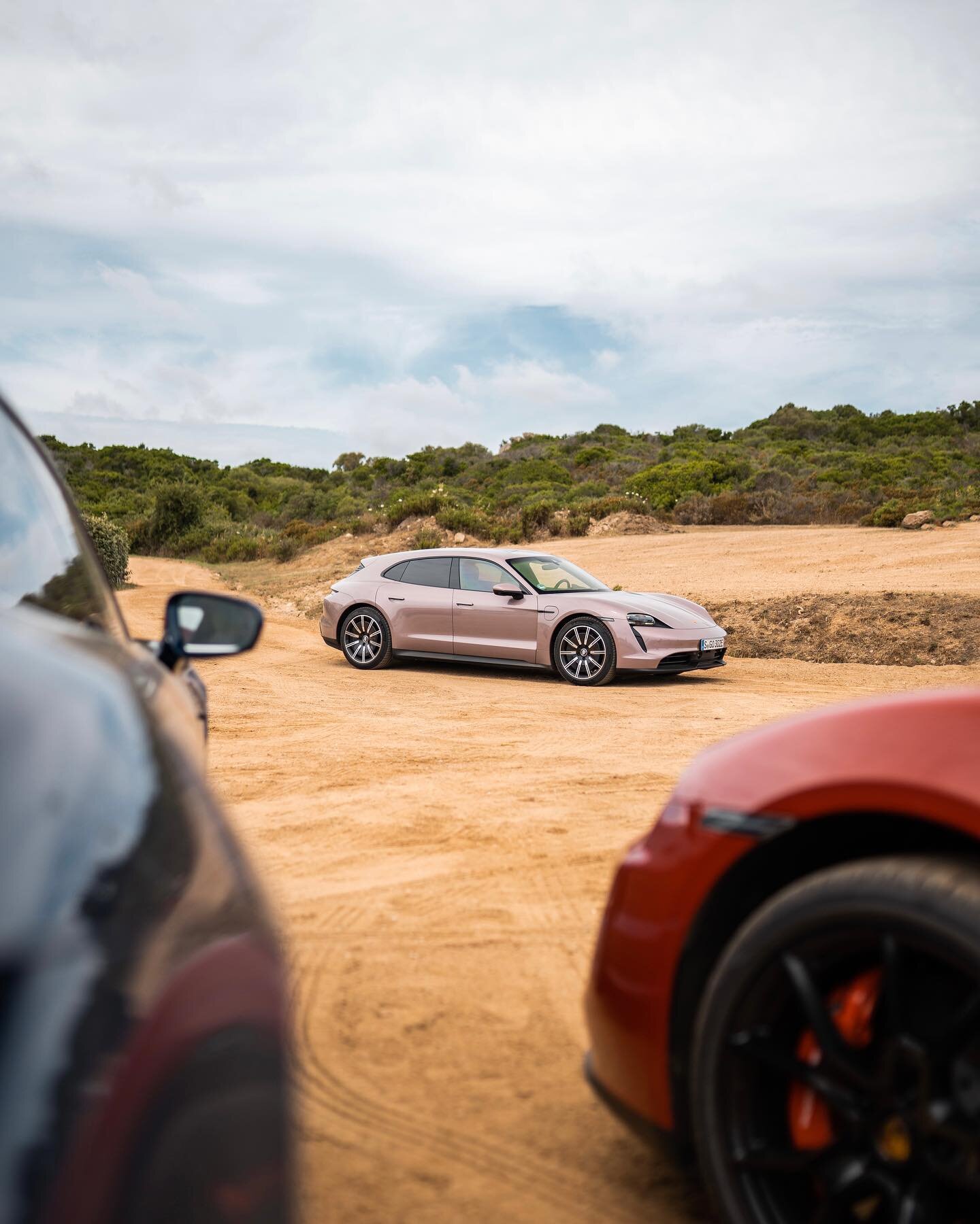 I just love the design of the Taycan Sport Turismo, such a classy machine.

And when you park them on the sand in Costa Smeralda they are even sexier! 

Shot with @porsche_italia a while back, i really need to post more.

#porsche #porschetaycan #tay